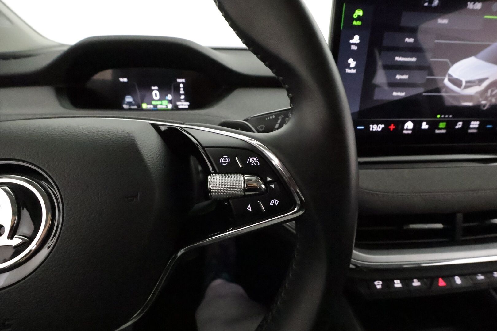Skoda Enyaq 2021 60 Launch Edition iV *Lämpöpumppu / Adapt.vakkari / P.kamera / Keyless / Navi / Kaistavahti / Apple&Android* - 1-om. Suomi-auto / Merkkihuollettu / Kahdet renkaat aluvanteilla