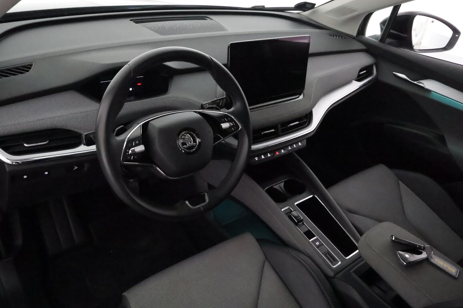 Skoda Enyaq 2021 60 Launch Edition iV *Lämpöpumppu / Adapt.vakkari / P.kamera / Keyless / Navi / Kaistavahti / Apple&Android* - 1-om. Suomi-auto / Merkkihuollettu / Kahdet renkaat aluvanteilla