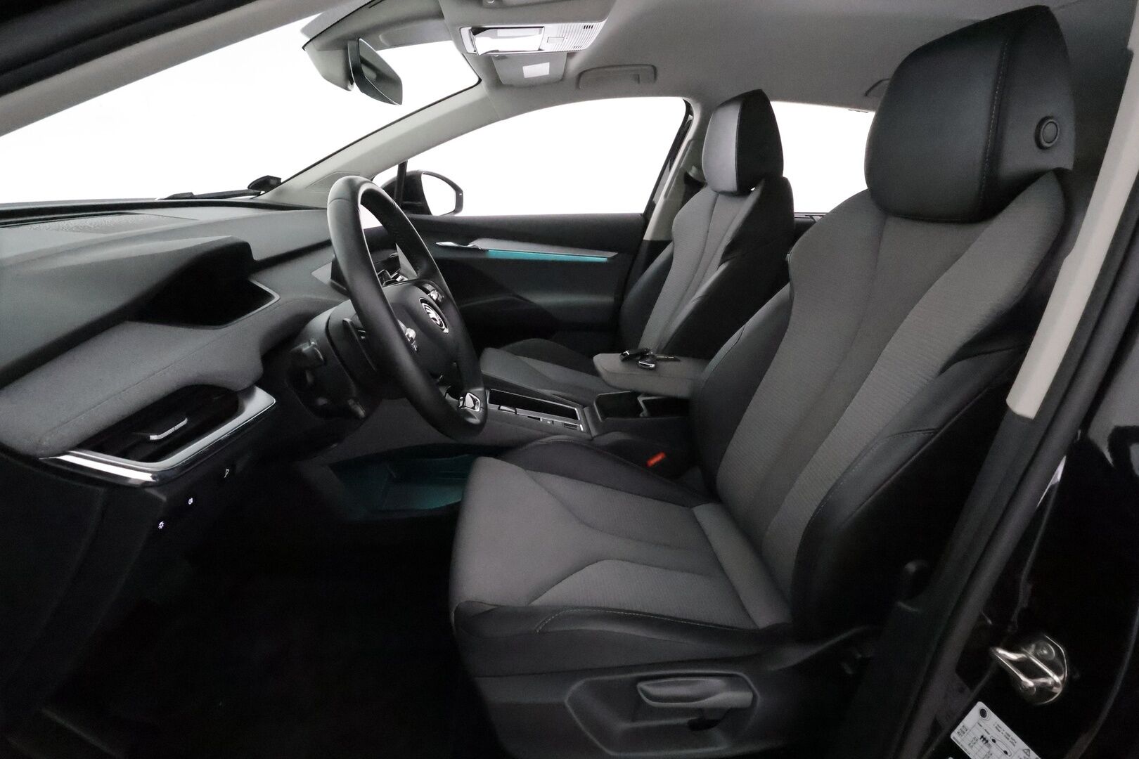 Skoda Enyaq 2021 60 Launch Edition iV *Lämpöpumppu / Adapt.vakkari / P.kamera / Keyless / Navi / Kaistavahti / Apple&Android* - 1-om. Suomi-auto / Merkkihuollettu / Kahdet renkaat aluvanteilla