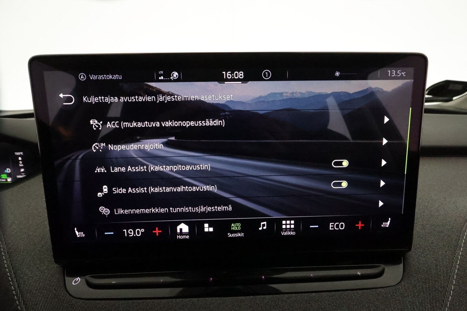 Skoda Enyaq 2021 60 Launch Edition iV *Lämpöpumppu / Adapt.vakkari / P.kamera / Keyless / Navi / Kaistavahti / Apple&Android* - 1-om. Suomi-auto / Merkkihuollettu / Kahdet renkaat aluvanteilla