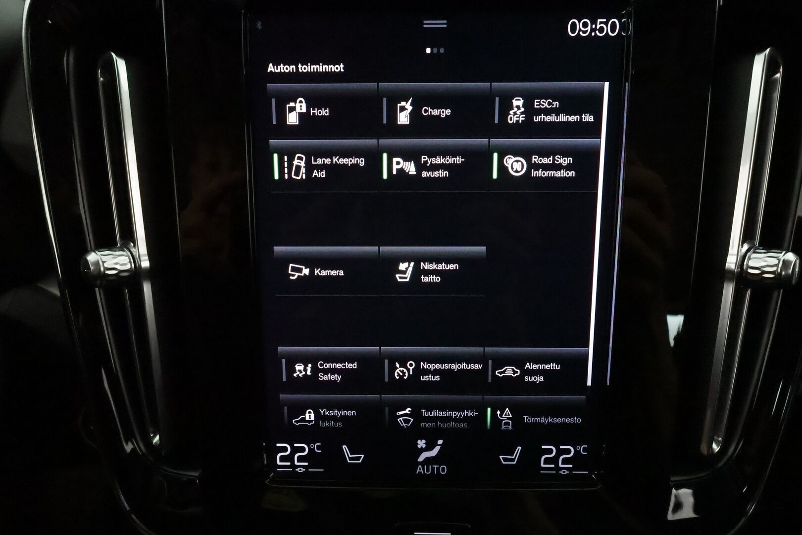 Volvo XC40 2021 T4 TwE Business Inscription Expression aut **Vakkari / Webasto / Digimittaristo / P.kamera / KeylessGo** - 3,99 % KORKOTARJOUS TÄHÄN AUTOON - 1.Om Suomi-auto / Akku kuntotarkastettu / Kahdet renkaat aluvanteilla 