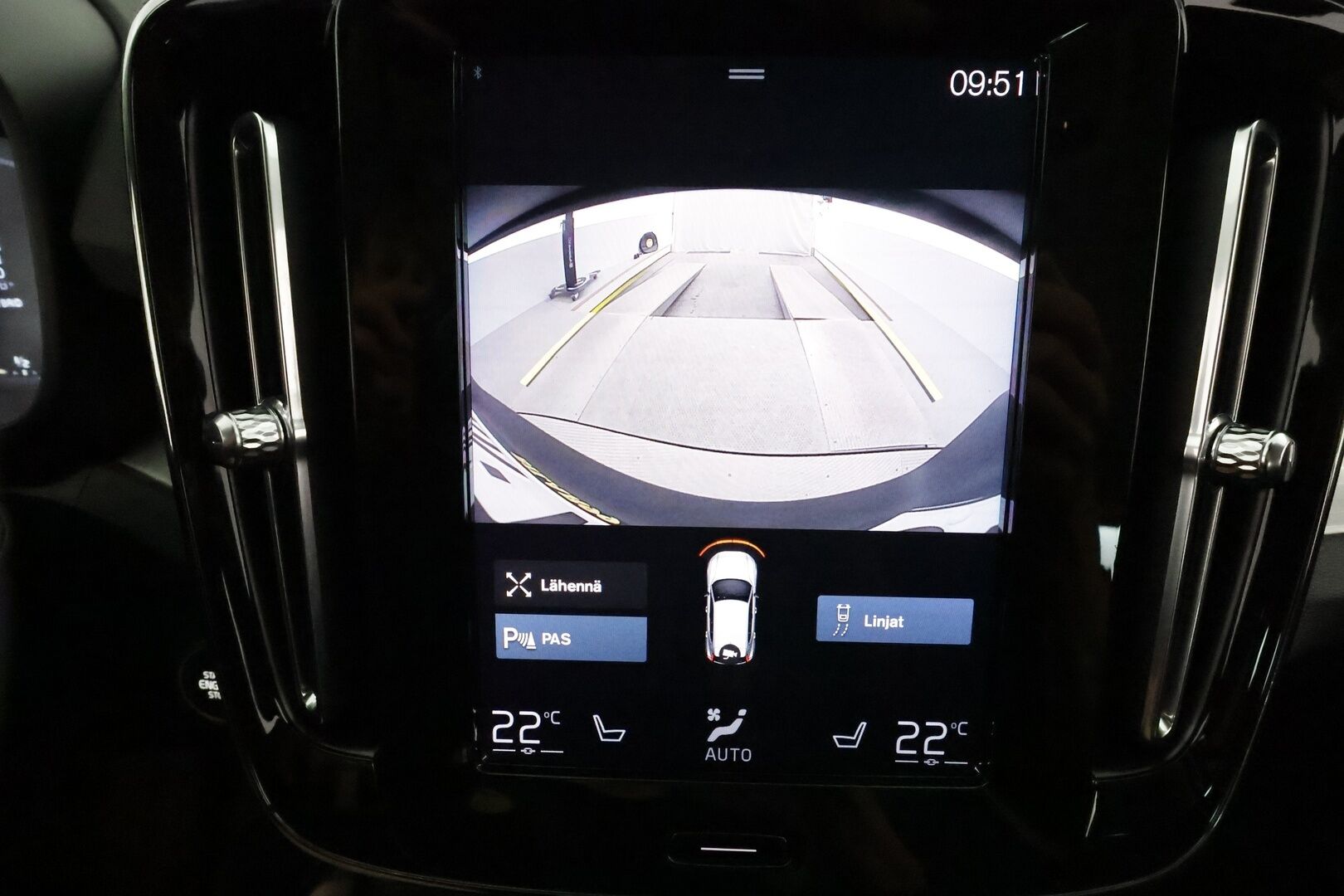 Volvo XC40 2021 T4 TwE Business Inscription Expression aut **Vakkari / Webasto / Digimittaristo / P.kamera / KeylessGo** - 3,99 % KORKOTARJOUS TÄHÄN AUTOON - 1.Om Suomi-auto / Akku kuntotarkastettu / Kahdet renkaat aluvanteilla 