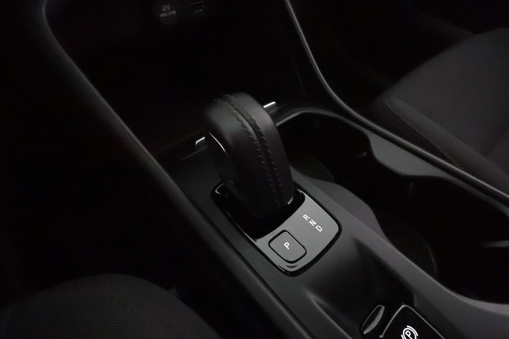 Volvo XC40 2021 T4 TwE Business Inscription Expression aut **Vakkari / Webasto / Digimittaristo / P.kamera / KeylessGo** - 3,99 % KORKOTARJOUS TÄHÄN AUTOON - 1.Om Suomi-auto / Akku kuntotarkastettu / Kahdet renkaat aluvanteilla 
