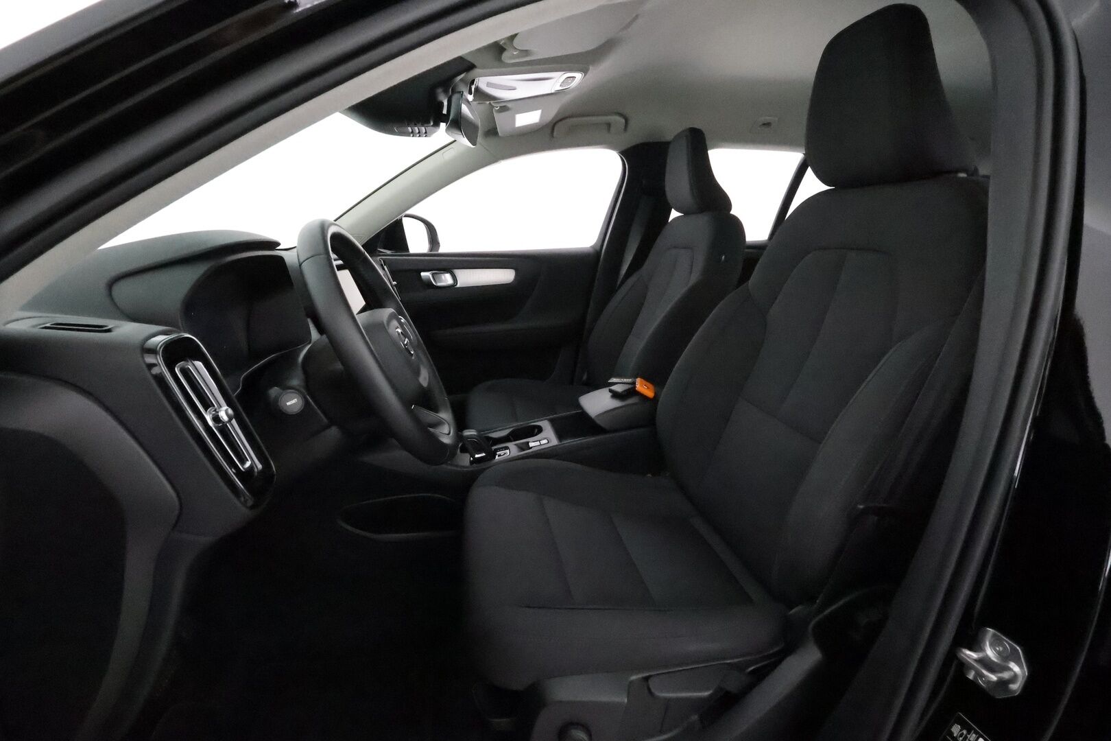 Volvo XC40 2021 T4 TwE Business Inscription Expression aut **Vakkari / Webasto / Digimittaristo / P.kamera / KeylessGo** - 3,99 % KORKOTARJOUS TÄHÄN AUTOON - 1.Om Suomi-auto / Akku kuntotarkastettu / Kahdet renkaat aluvanteilla 
