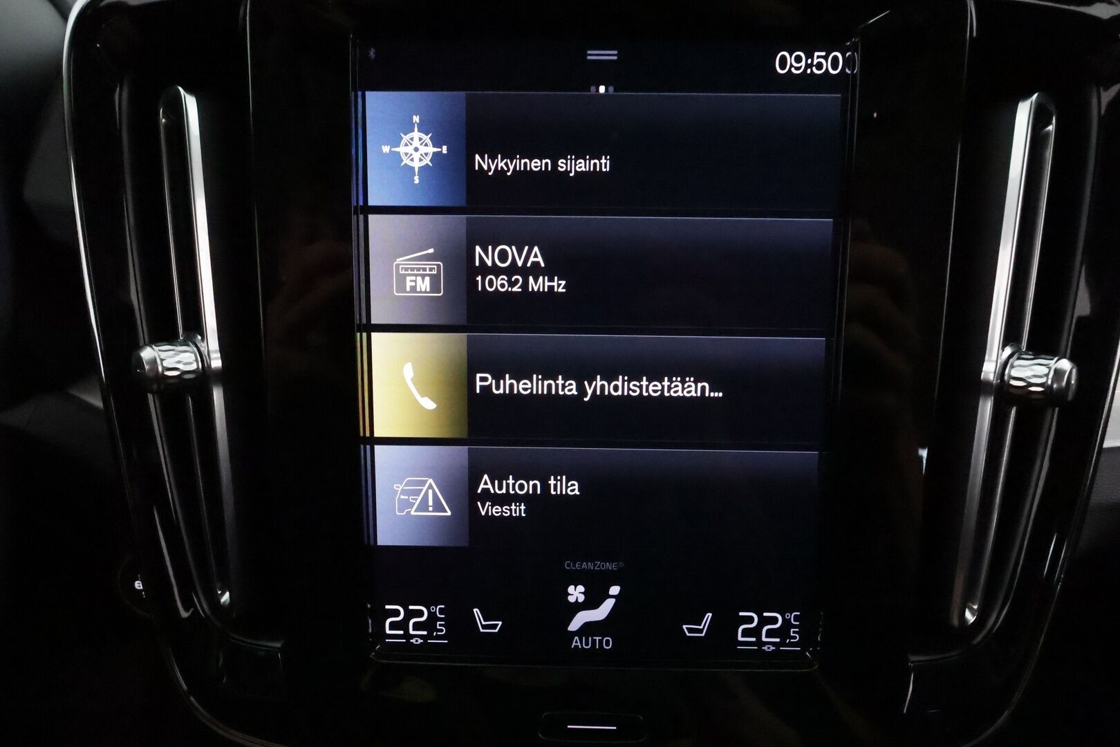 Volvo XC40 2021 T4 TwE Business Inscription Expression aut **Vakkari / Webasto / Digimittaristo / P.kamera / KeylessGo** - 3,99 % KORKOTARJOUS TÄHÄN AUTOON - 1.Om Suomi-auto / Akku kuntotarkastettu / Kahdet renkaat aluvanteilla 