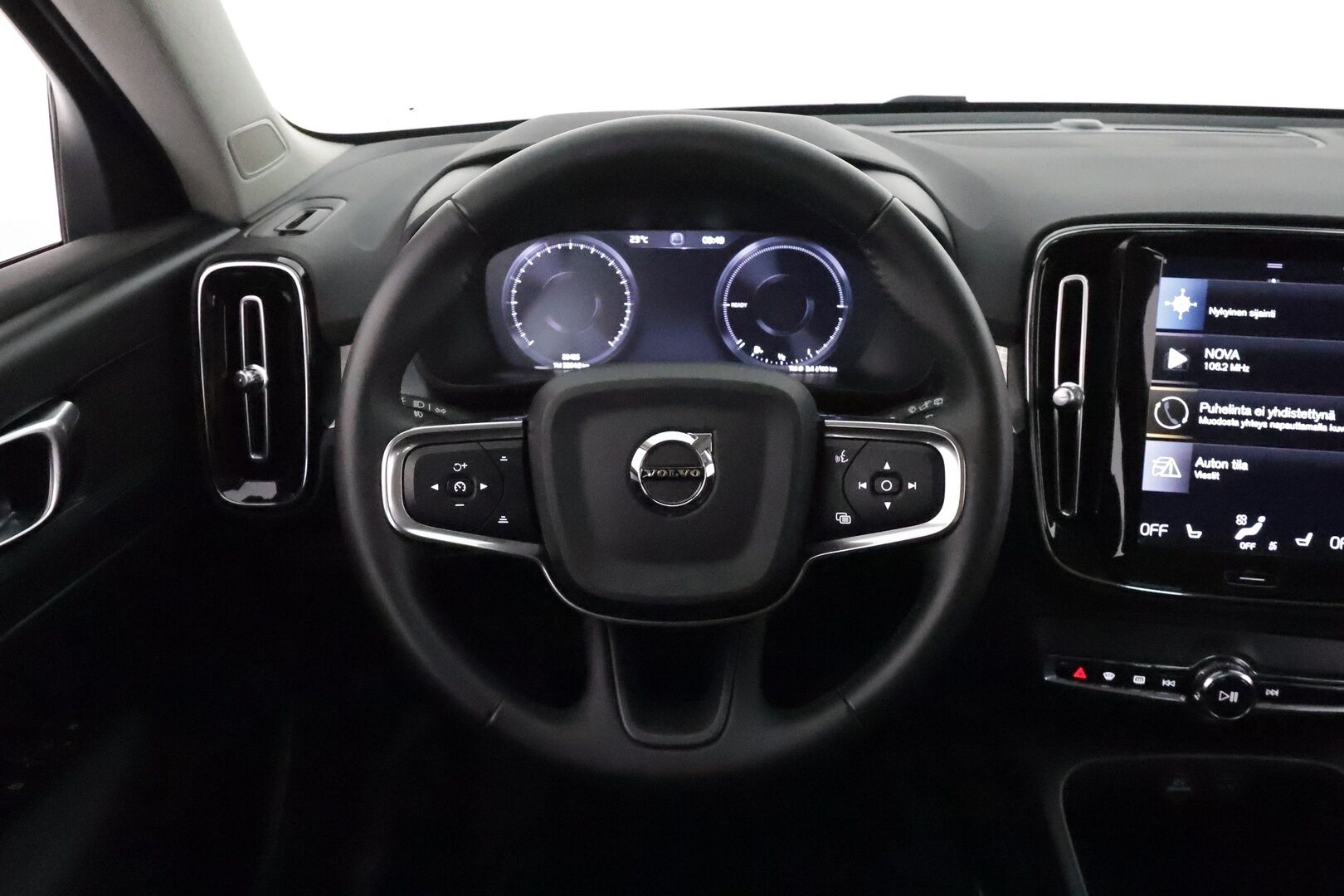 Volvo XC40 2021 T4 TwE Business Inscription Expression aut **Vakkari / Webasto / Digimittaristo / P.kamera / KeylessGo** - 3,99 % KORKOTARJOUS TÄHÄN AUTOON - 1.Om Suomi-auto / Akku kuntotarkastettu / Kahdet renkaat aluvanteilla 