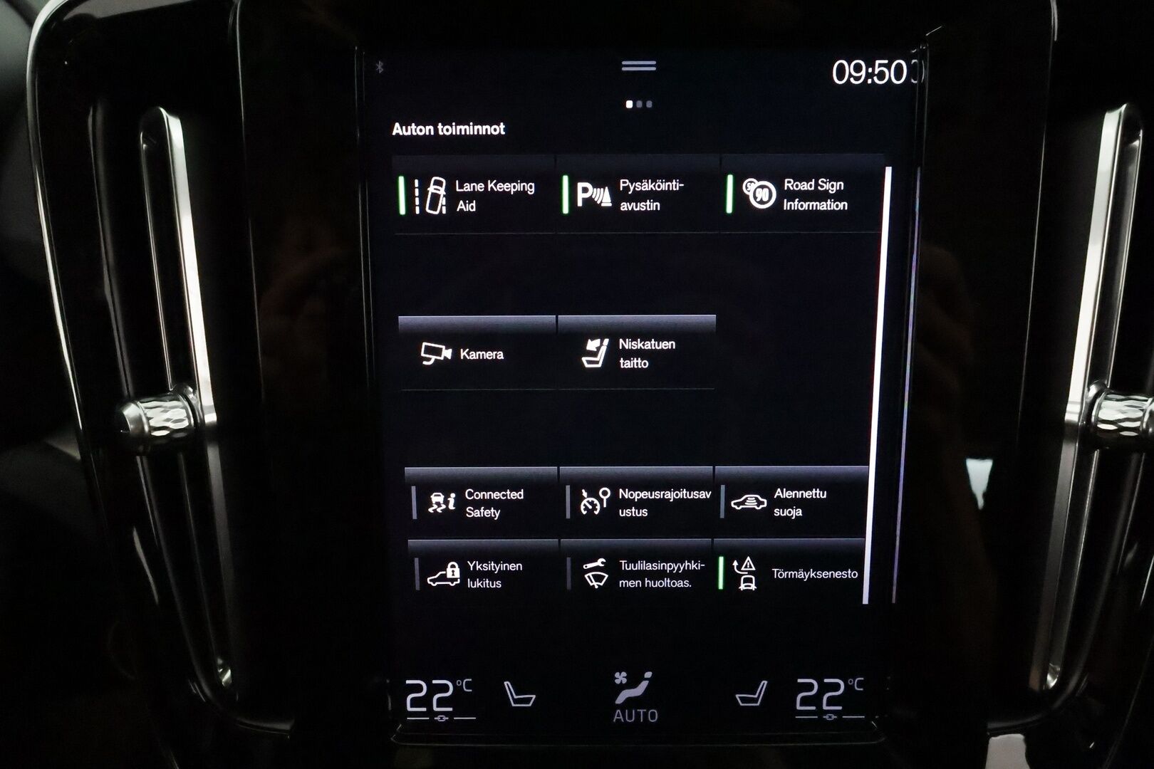 Volvo XC40 2021 T4 TwE Business Inscription Expression aut **Vakkari / Webasto / Digimittaristo / P.kamera / KeylessGo** - 3,99 % KORKOTARJOUS TÄHÄN AUTOON - 1.Om Suomi-auto / Akku kuntotarkastettu / Kahdet renkaat aluvanteilla 