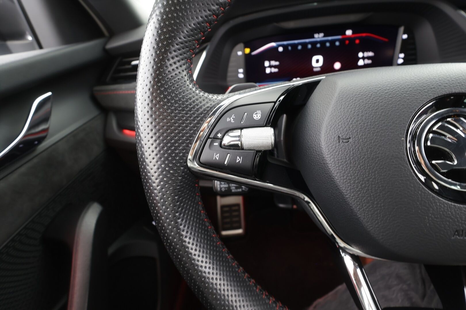 Skoda Octavia 2021 1.4 TSI Combi PHEV RS iV DSG Autom. - ACC | Webasto | Skoda Crystal Matrix-LED | P.Kamera | Apple&Android | Suomi-auto | Kahdet Renkaat Skodan vanteilla