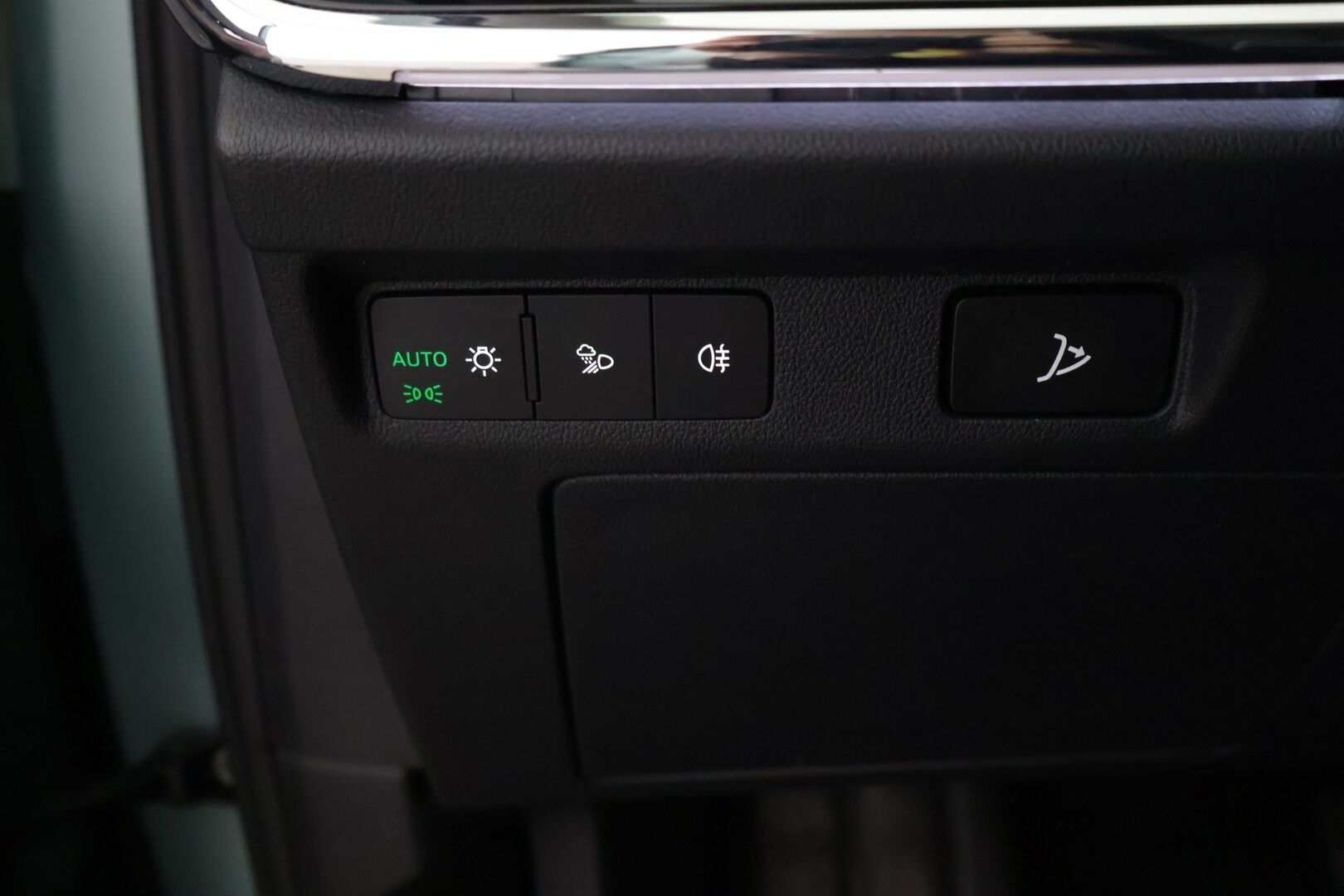 Skoda Enyaq 2021 80 "125 EDITION" iV - Suomi-auto | ecoSuite Nahkasisusta | ACC | ILP | BLIS | P-kamera | Vetokoukku | Navi | Muistipenkki | Matrix LED | 2x Renkaat | Lämmitettävä tuulilasi 