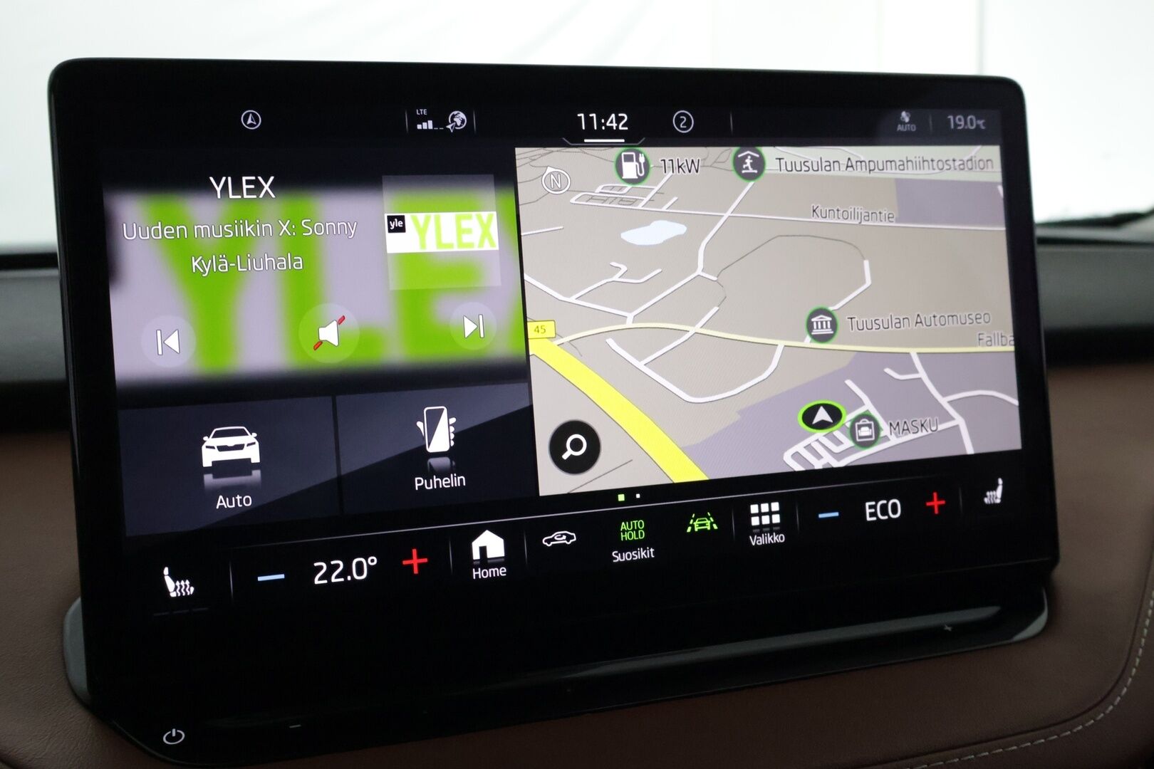 Skoda Enyaq 2021 80 "125 EDITION" iV - Suomi-auto | ecoSuite Nahkasisusta | ACC | ILP | BLIS | P-kamera | Vetokoukku | Navi | Muistipenkki | Matrix LED | 2x Renkaat | Lämmitettävä tuulilasi 