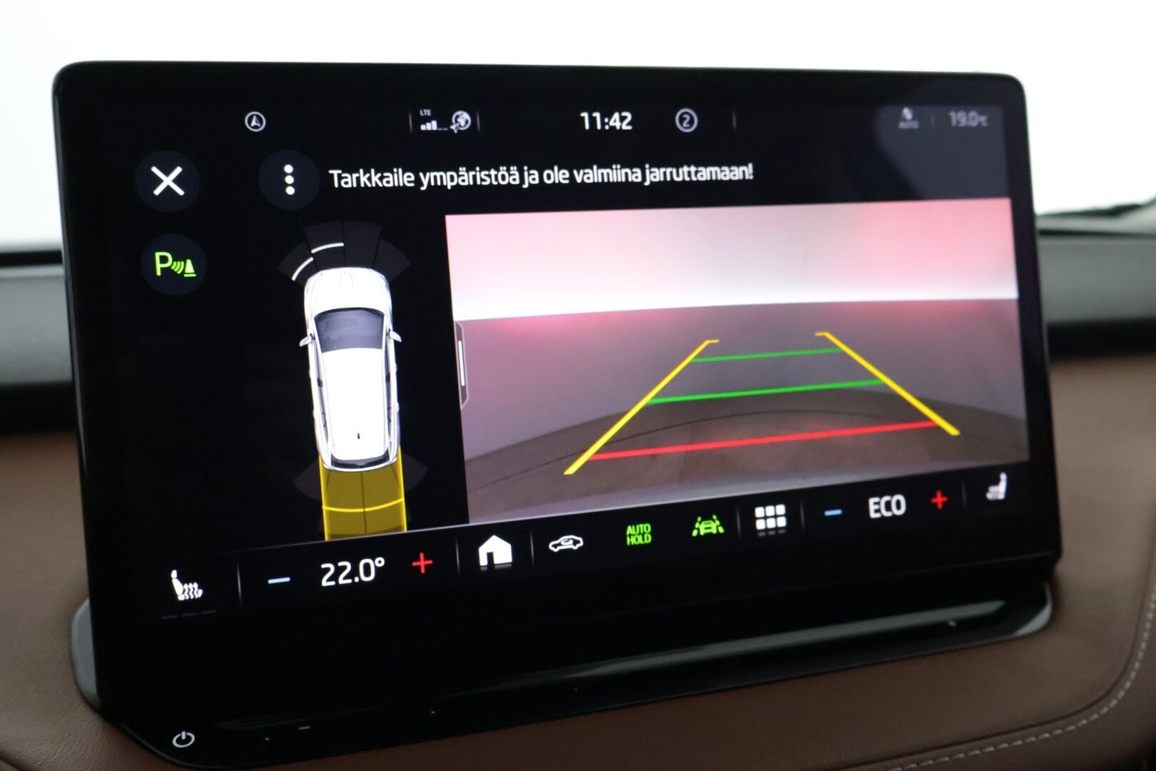 Skoda Enyaq 2021 80 "125 EDITION" iV - Suomi-auto | ecoSuite Nahkasisusta | ACC | ILP | BLIS | P-kamera | Vetokoukku | Navi | Muistipenkki | Matrix LED | 2x Renkaat | Lämmitettävä tuulilasi 