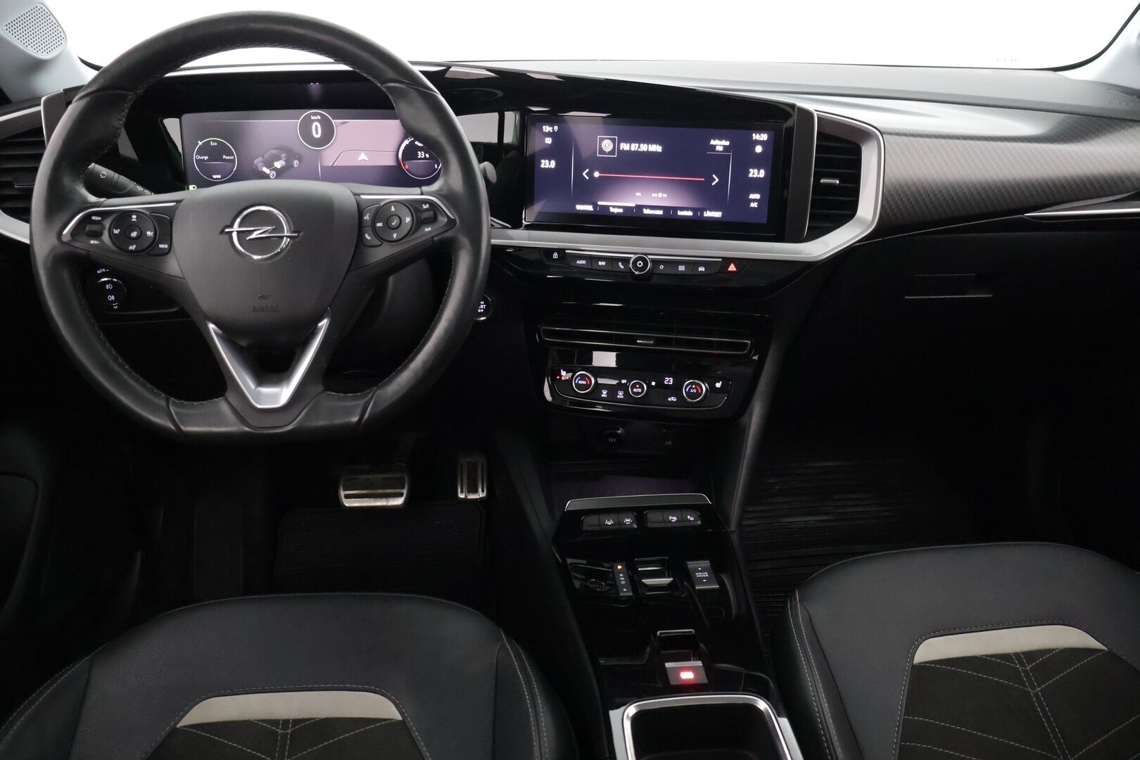 Opel Mokka 2021 Executive 136 automaatti 50 kWh *ACC / Matrix-LED / P-kamera / BLIS / Nahka-Alcantra / Navi / KeyLess / Digimittaristo* - Suomi-auto / 1.Omisteinen / 2 uudet renkaat!*