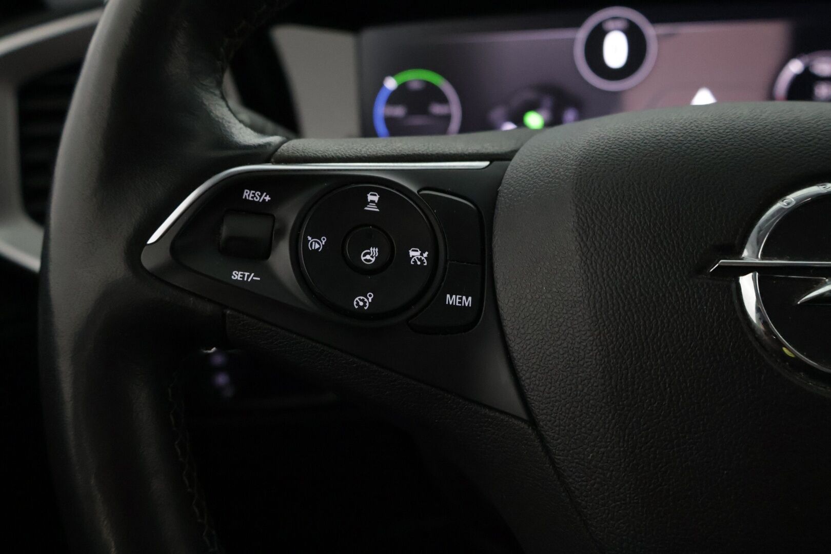 Opel Mokka 2021 Executive 136 automaatti 50 kWh *ACC / Matrix-LED / P-kamera / BLIS / Nahka-Alcantra / Navi / KeyLess / Digimittaristo* - Suomi-auto / 1.Omisteinen / 2 uudet renkaat!*