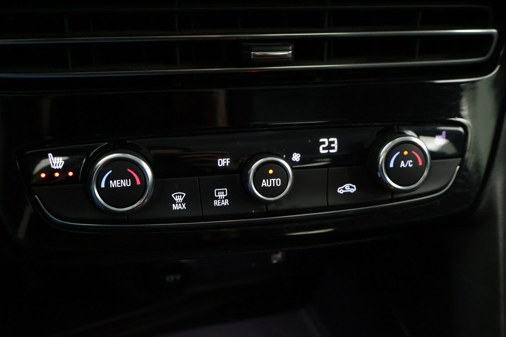 Opel Mokka 2021 Executive 136 automaatti 50 kWh *ACC / Matrix-LED / P-kamera / BLIS / Nahka-Alcantra / Navi / KeyLess / Digimittaristo* - Suomi-auto / 1.Omisteinen / 2 uudet renkaat!*