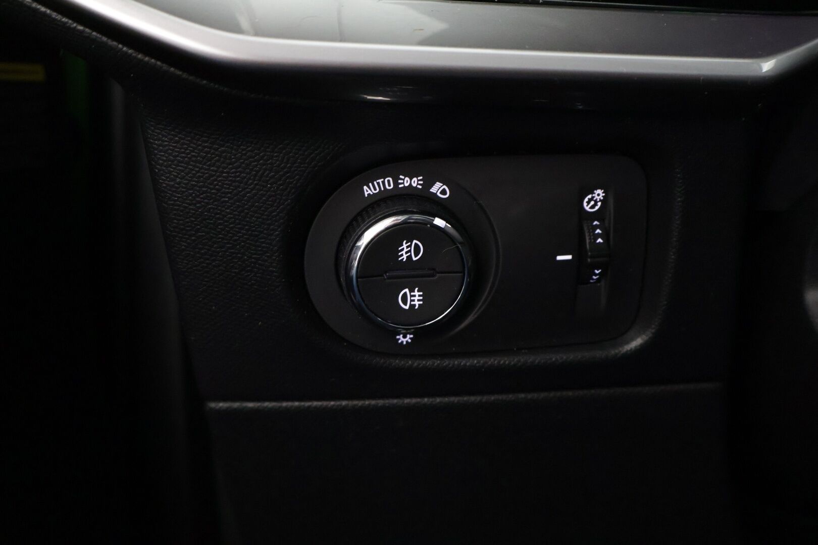 Opel Mokka 2021 Executive 136 automaatti 50 kWh *ACC / Matrix-LED / P-kamera / BLIS / Nahka-Alcantra / Navi / KeyLess / Digimittaristo* - Suomi-auto / 1.Omisteinen / 2 uudet renkaat!*