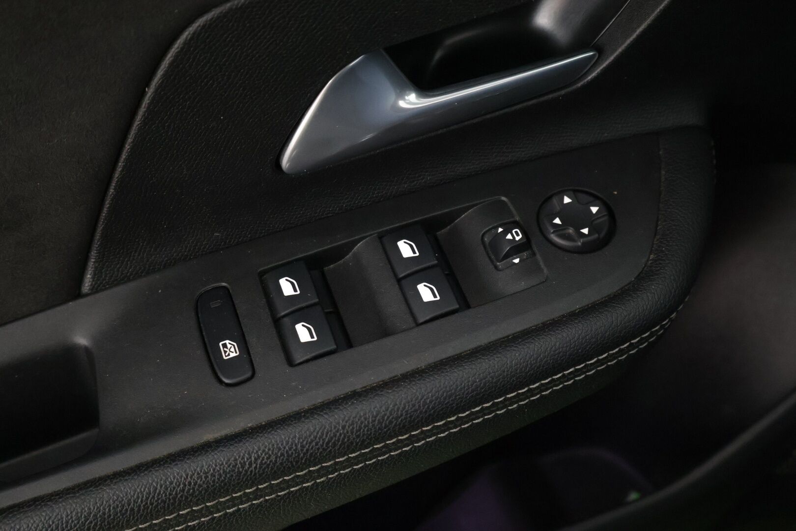 Opel Mokka 2021 Executive 136 automaatti 50 kWh *ACC / Matrix-LED / P-kamera / BLIS / Nahka-Alcantra / Navi / KeyLess / Digimittaristo* - Suomi-auto / 1.Omisteinen / 2 uudet renkaat!*