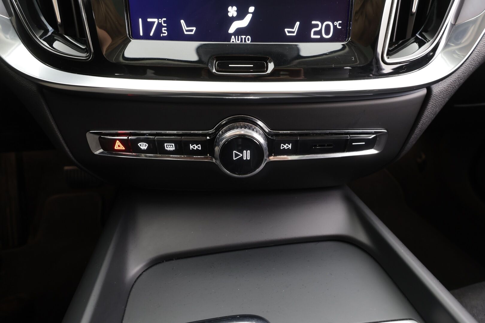 Volvo V60 2021 B4 MHEV Business aut * Pilot assist / Webasto / Panorama / H/K / LED / Osasähköt / P.Kamera / BLIS / Keyless * - Suomi-Auto / Kahdet Renkaat - HULLUT AVAJAISHULINAT KORKOTARJOUS 3,29 %