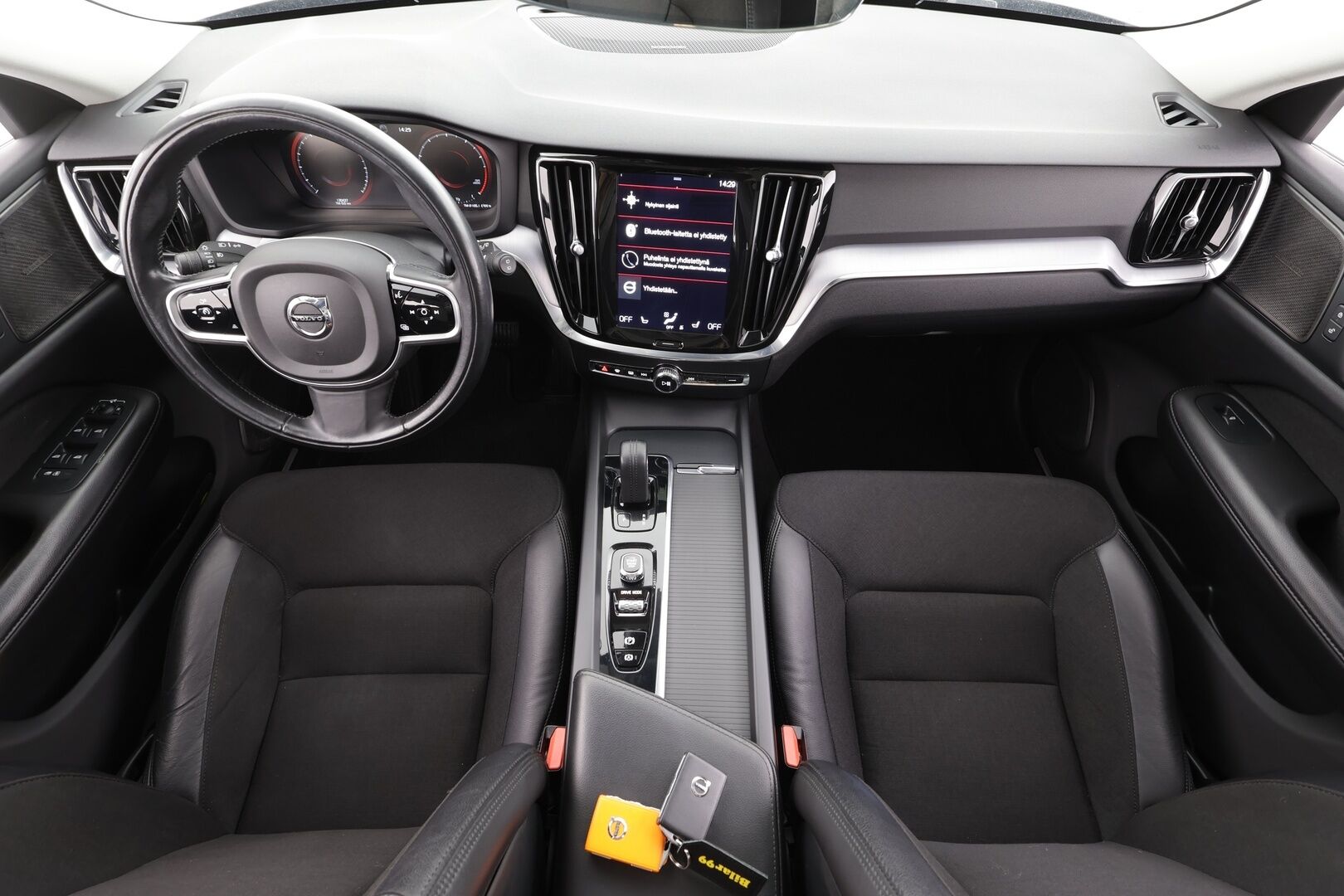 Volvo V60 2021 B4 MHEV Business aut * Pilot assist / Webasto / Panorama / H/K / LED / Osasähköt / P.Kamera / BLIS / Keyless * - Suomi-Auto / Kahdet Renkaat - HULLUT AVAJAISHULINAT KORKOTARJOUS 3,29 %