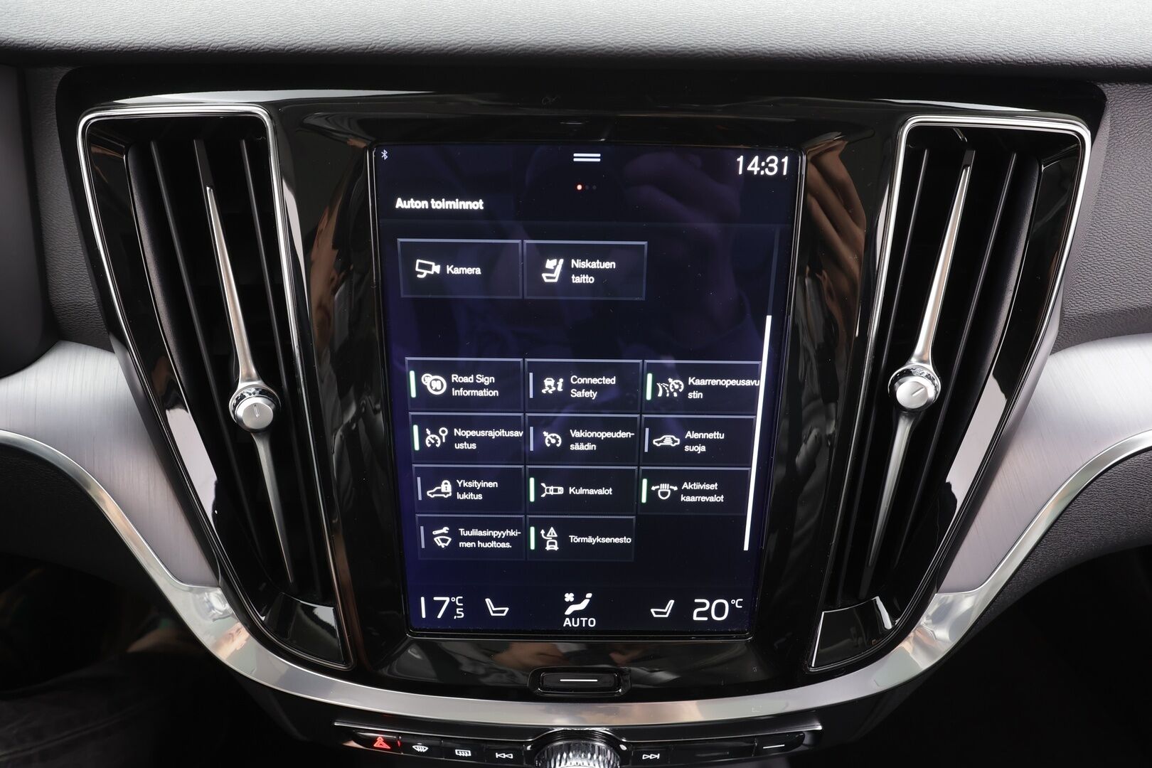Volvo V60 2021 B4 MHEV Business aut * Pilot assist / Webasto / Panorama / H/K / LED / Osasähköt / P.Kamera / BLIS / Keyless * - Suomi-Auto / Kahdet Renkaat - HULLUT AVAJAISHULINAT KORKOTARJOUS 3,29 %
