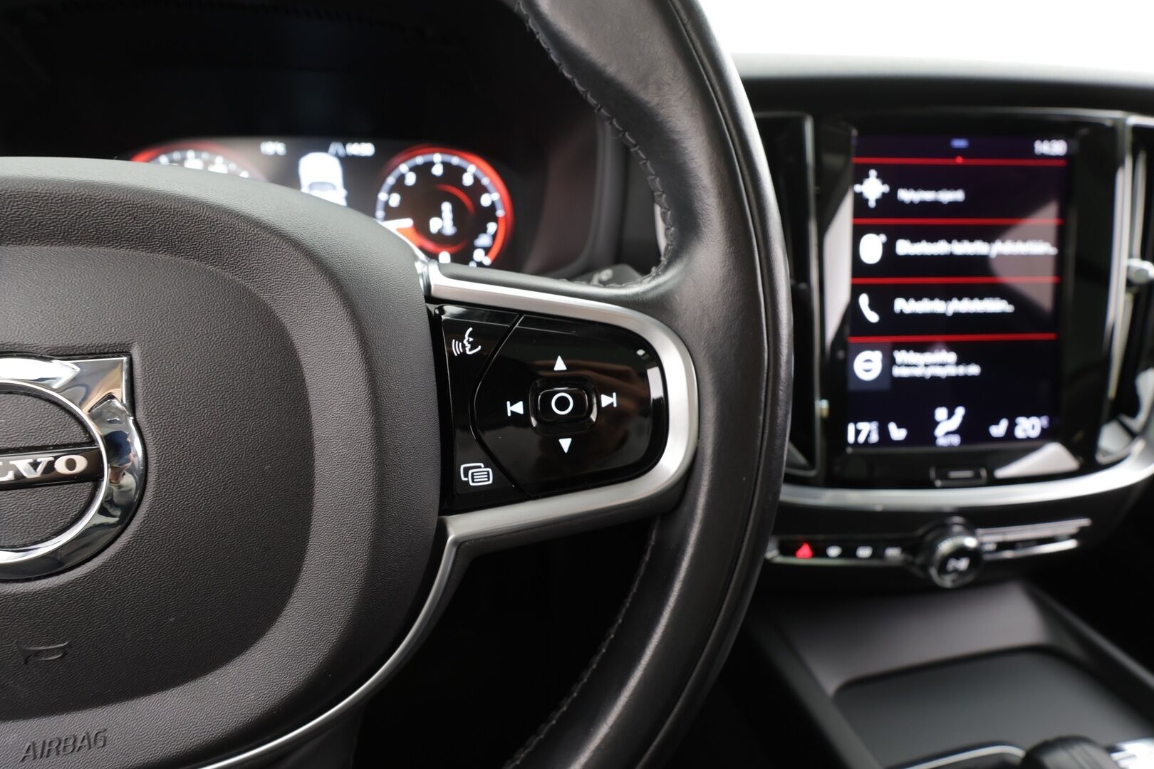 Volvo V60 2021 B4 MHEV Business aut * Pilot assist / Webasto / Panorama / H/K / LED / Osasähköt / P.Kamera / BLIS / Keyless * - Suomi-Auto / Kahdet Renkaat - HULLUT AVAJAISHULINAT KORKOTARJOUS 3,29 %