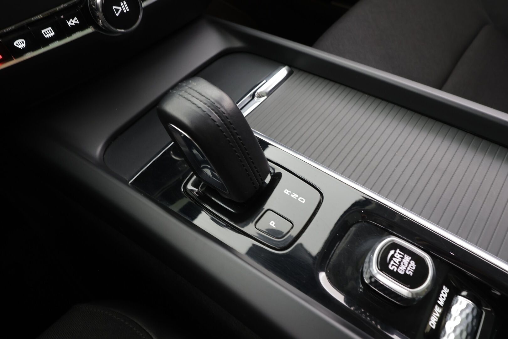 Volvo V60 2021 B4 MHEV Business aut * Pilot assist / Webasto / Panorama / H/K / LED / Osasähköt / P.Kamera / BLIS / Keyless * - Suomi-Auto / Kahdet Renkaat - HULLUT AVAJAISHULINAT KORKOTARJOUS 3,29 %