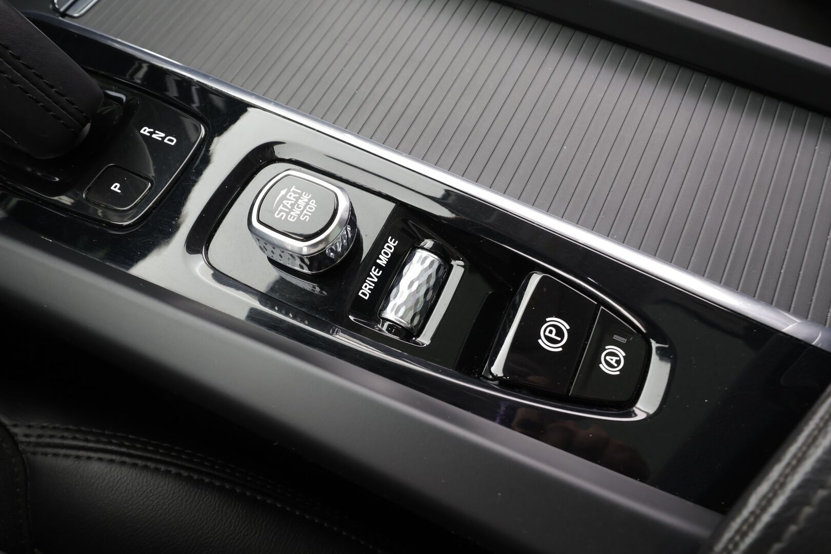 Volvo V60 2021 B4 MHEV Business aut * Pilot assist / Webasto / Panorama / H/K / LED / Osasähköt / P.Kamera / BLIS / Keyless * - Suomi-Auto / Kahdet Renkaat - HULLUT AVAJAISHULINAT KORKOTARJOUS 3,29 %