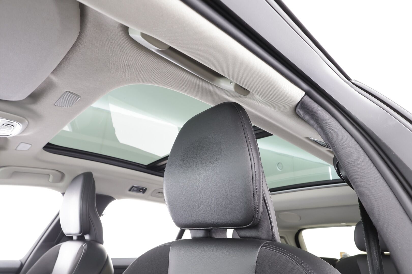 Volvo V60 2021 B4 MHEV Business aut * Pilot assist / Webasto / Panorama / H/K / LED / Osasähköt / P.Kamera / BLIS / Keyless * - Suomi-Auto / Kahdet Renkaat - HULLUT AVAJAISHULINAT KORKOTARJOUS 3,29 %