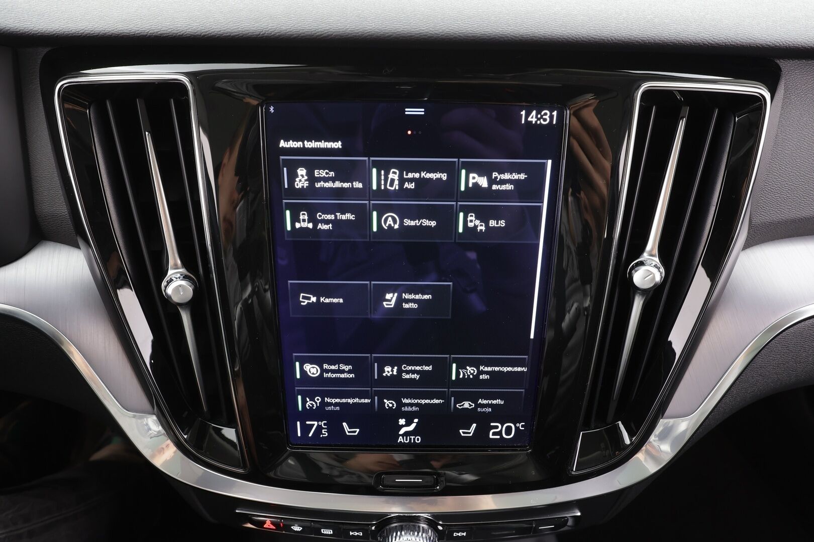 Volvo V60 2021 B4 MHEV Business aut * Pilot assist / Webasto / Panorama / H/K / LED / Osasähköt / P.Kamera / BLIS / Keyless * - Suomi-Auto / Kahdet Renkaat - HULLUT AVAJAISHULINAT KORKOTARJOUS 3,29 %