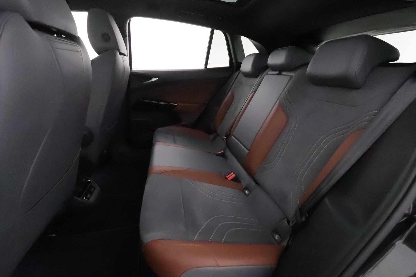 Volkswagen ID.4 2021 Pro Performance Max 150kW **HUD / Lasikatto / Lämpöpumppu / Koukku / ACC / 360° / Hierovat Sportpenkit Muistilla** - Matrix-LED / 1.om Suomi-auto / 2x Latauskaapelit / Kahdet Renkaat / Merkkihuollettu! / **HUIPPU KAMOILLA**