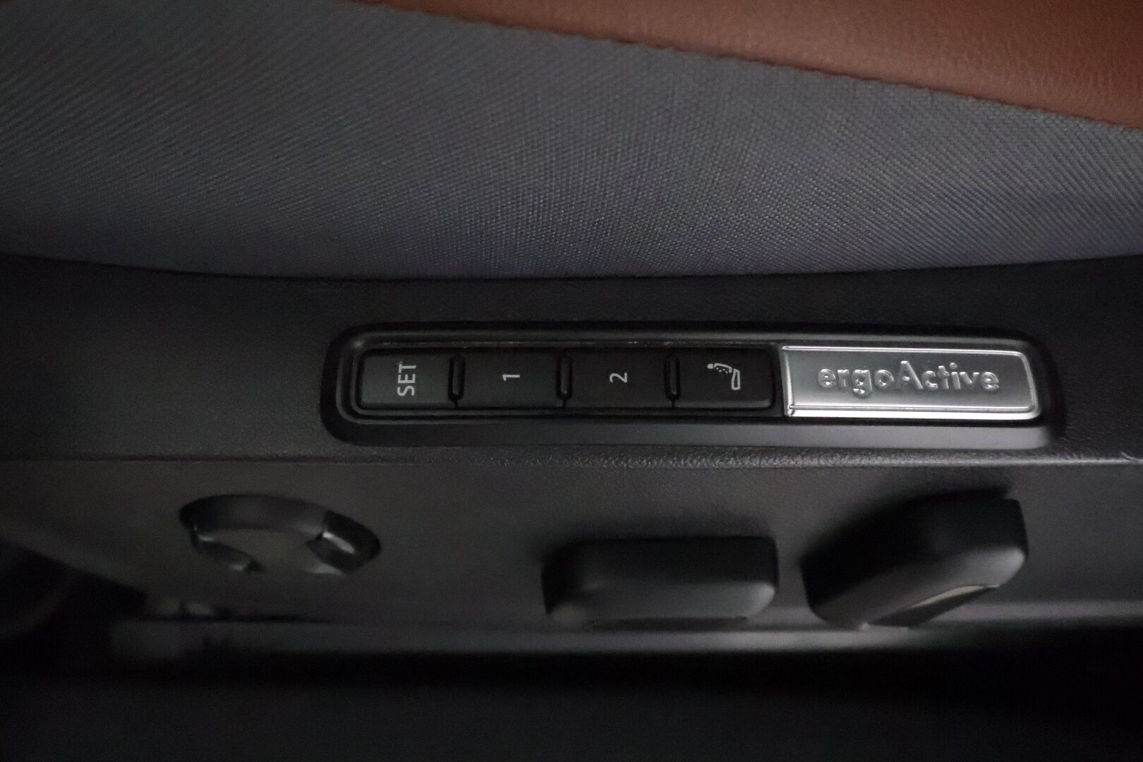 Volkswagen ID.4 2021 Pro Performance Max 150kW **HUD / Lasikatto / Lämpöpumppu / Koukku / ACC / 360° / Hierovat Sportpenkit Muistilla** - Matrix-LED / 1.om Suomi-auto / 2x Latauskaapelit / Kahdet Renkaat / Merkkihuollettu! / **HUIPPU KAMOILLA**