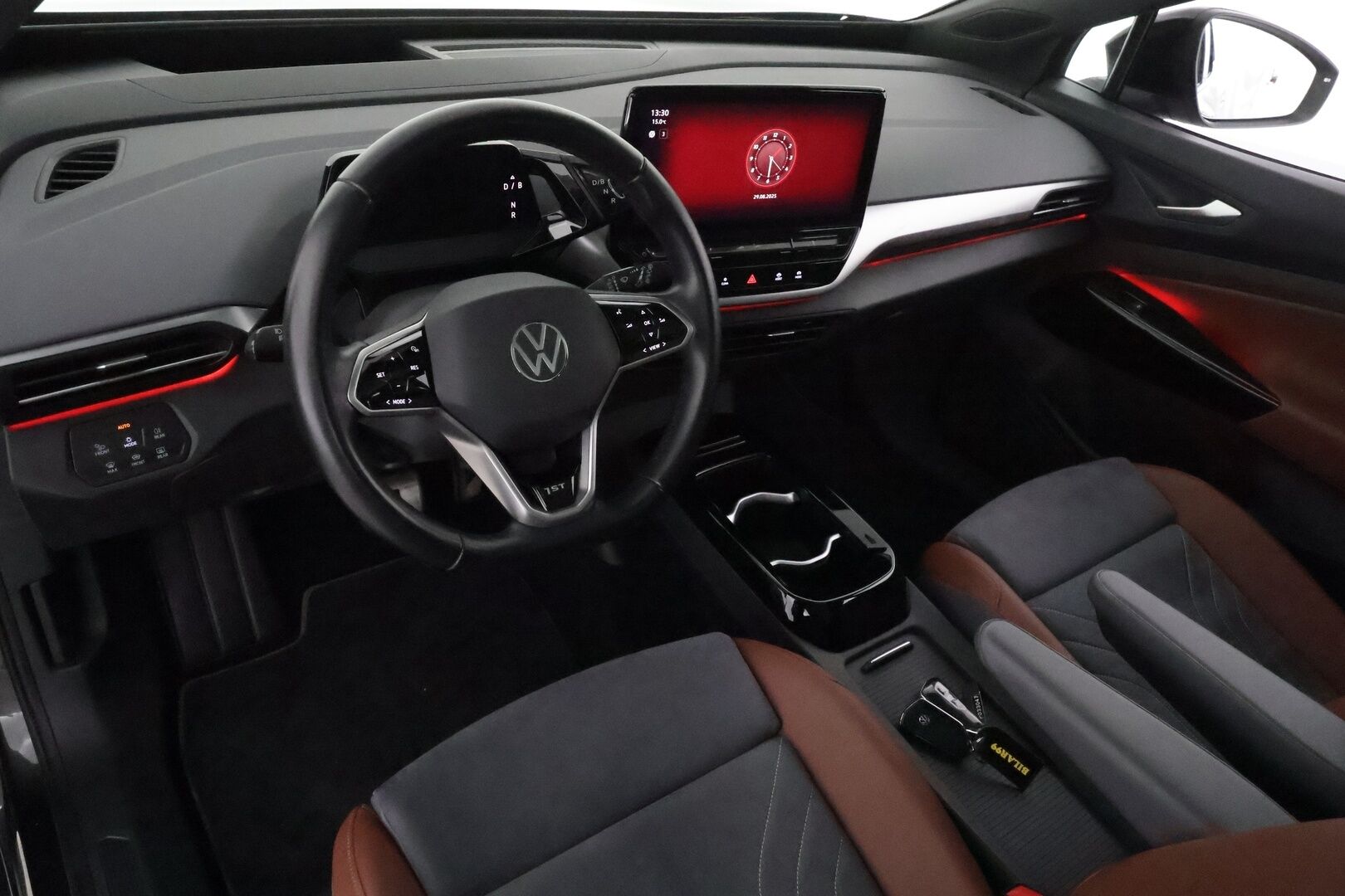Volkswagen ID.4 2021 Pro Performance Max 150kW **HUD / Lasikatto / Lämpöpumppu / Koukku / ACC / 360° / Hierovat Sportpenkit Muistilla** - Matrix-LED / 1.om Suomi-auto / 2x Latauskaapelit / Kahdet Renkaat / Merkkihuollettu! / **HUIPPU KAMOILLA**