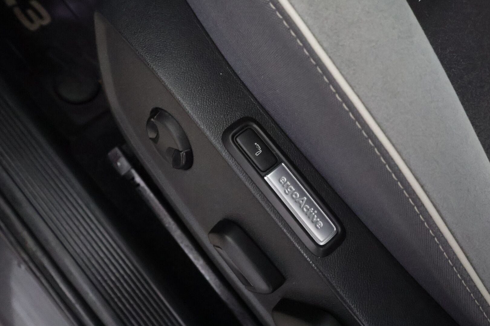 Volkswagen ID.3 2021 Pro S Tour 150 kW, akku 77 kWh * HUD / Lämpöpumppu / Hierovat sähköpenkit  / IQ-valot / ACC / Peruutuskamera * - 1-om. Suomi-auto / Kahdet renkaat aluvanteilla