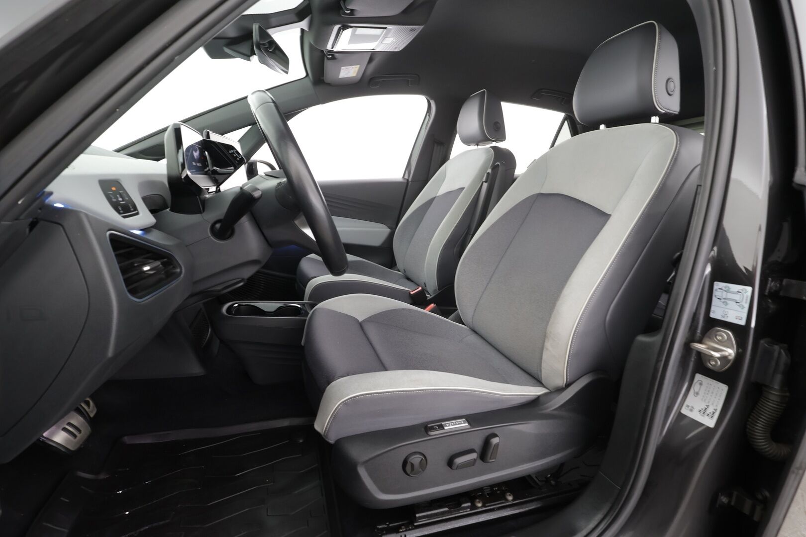 Volkswagen ID.3 2021 Pro S Tour 150 kW, akku 77 kWh * HUD / Lämpöpumppu / Hierovat sähköpenkit  / IQ-valot / ACC / Peruutuskamera * - 1-om. Suomi-auto / Kahdet renkaat aluvanteilla