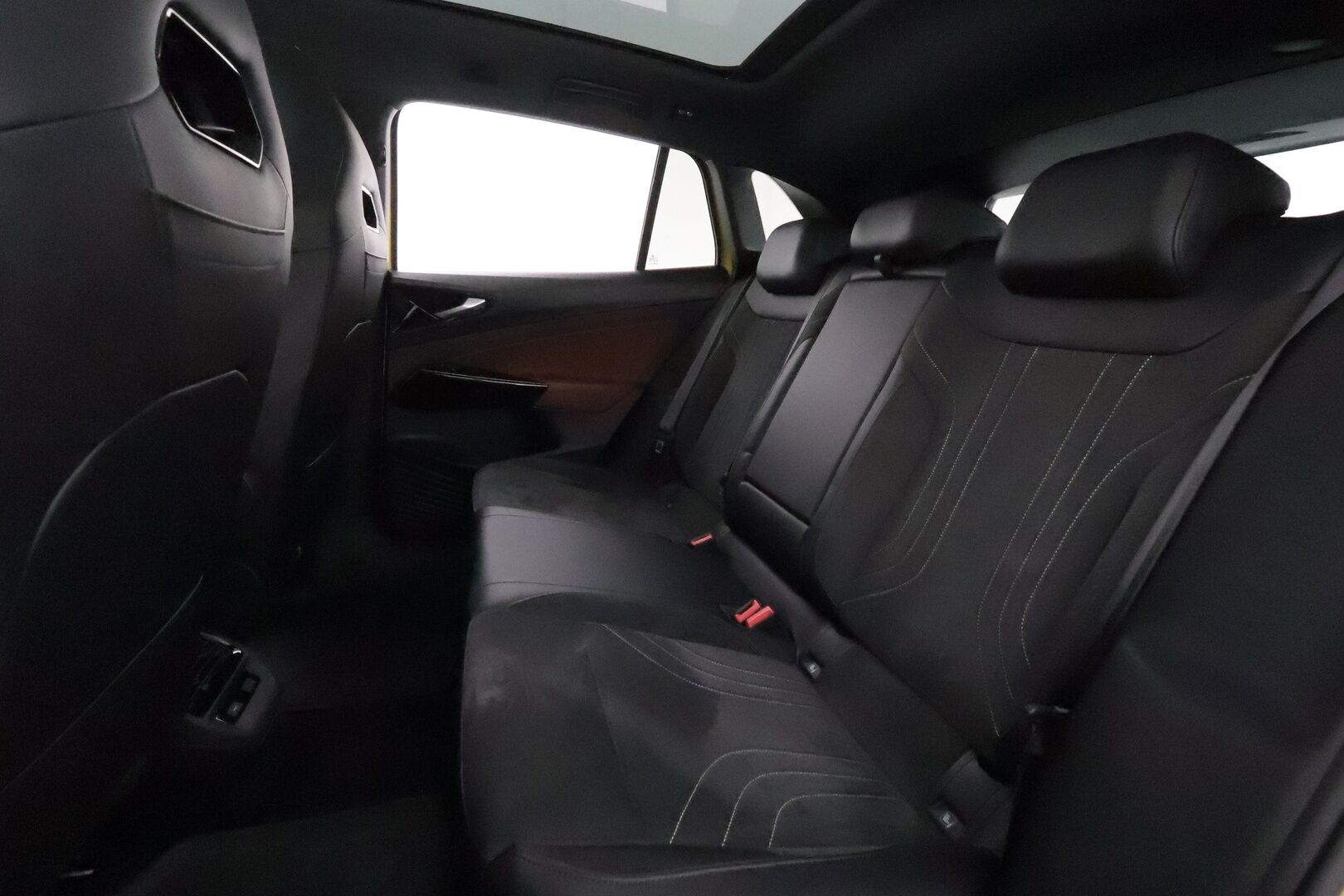 Volkswagen ID.4 2021 Pro Performance Juhlamalli 150 kW, akku 77 kWh **Adapt.vakkari / Lasikatto / Muistipenkit / 360.kamera / HUD** - 3,99 % KORKOTARJOUS TÄHÄN AUTOON - 1.Om Suomi-auto / Akku kuntotarkastettu / Merkkihuollettu / Matrix LED / Hierovat etuistuimet / Nahka-Alcantara Sporttipenkit 