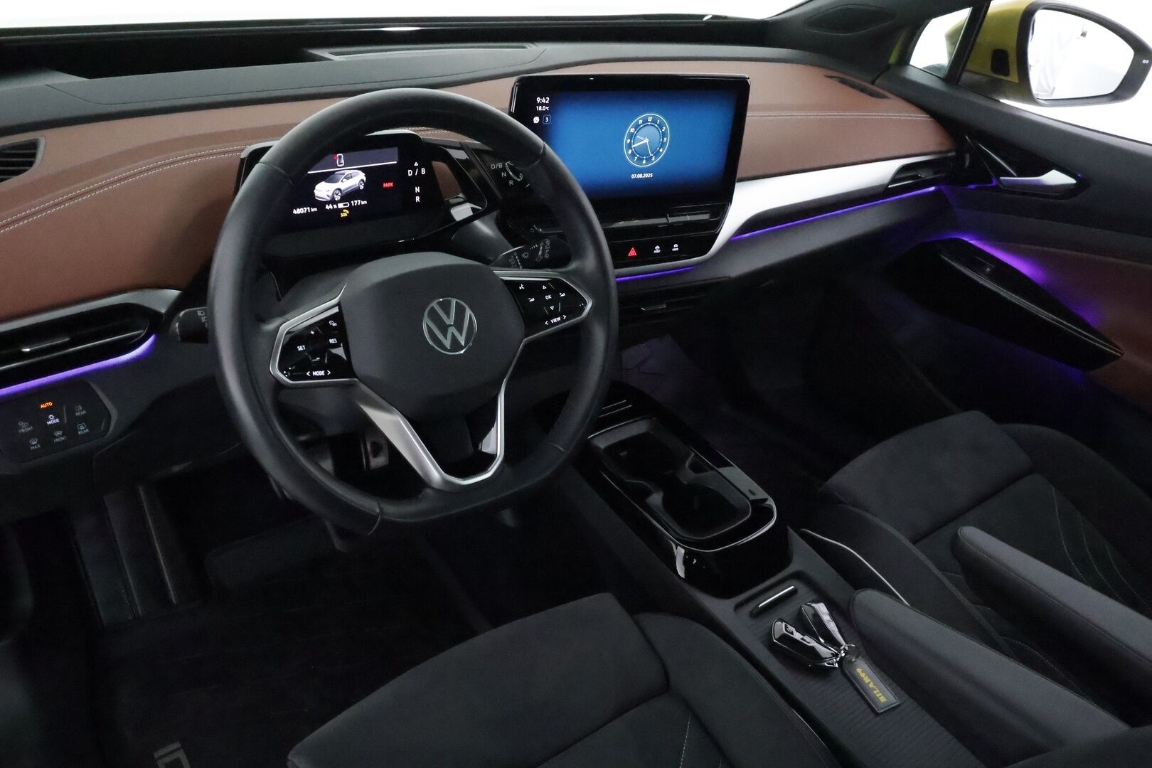 Volkswagen ID.4 2021 Pro Performance Juhlamalli 150 kW, akku 77 kWh **Adapt.vakkari / Lasikatto / Muistipenkit / 360.kamera / HUD** - 3,99 % KORKOTARJOUS TÄHÄN AUTOON - 1.Om Suomi-auto / Akku kuntotarkastettu / Merkkihuollettu / Matrix LED / Hierovat etuistuimet / Nahka-Alcantara Sporttipenkit 