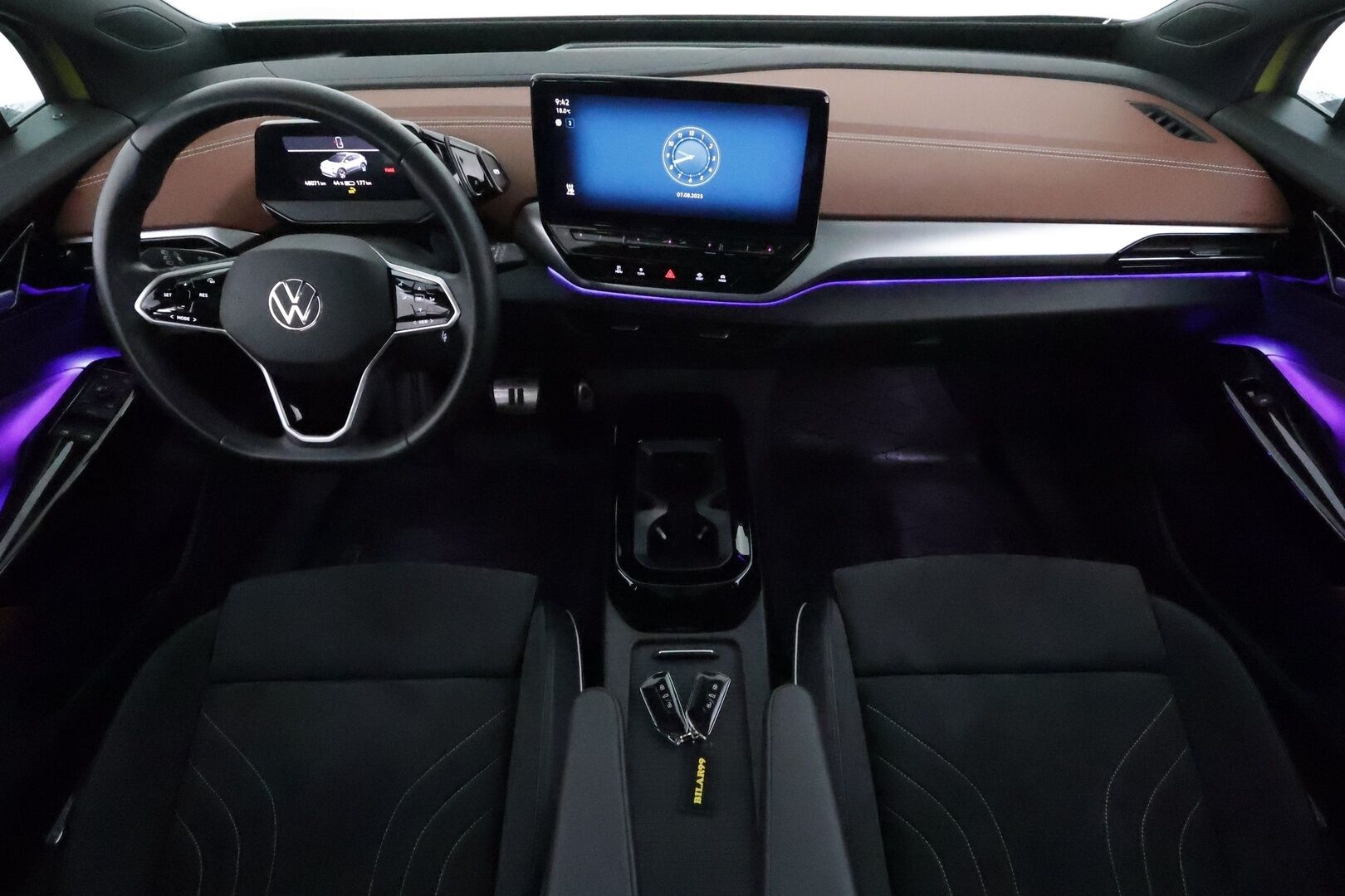 Volkswagen ID.4 2021 Pro Performance Juhlamalli 150 kW, akku 77 kWh **Adapt.vakkari / Lasikatto / Muistipenkit / 360.kamera / HUD** - 3,99 % KORKOTARJOUS TÄHÄN AUTOON - 1.Om Suomi-auto / Akku kuntotarkastettu / Merkkihuollettu / Matrix LED / Hierovat etuistuimet / Nahka-Alcantara Sporttipenkit 