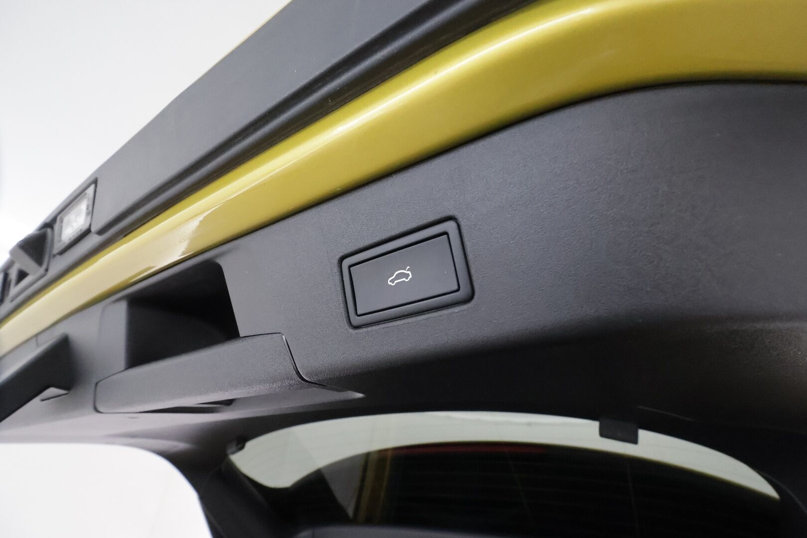 Volkswagen ID.4 2021 Pro Performance Juhlamalli 150 kW, akku 77 kWh **Adapt.vakkari / Lasikatto / Muistipenkit / 360.kamera / HUD** - 3,99 % KORKOTARJOUS TÄHÄN AUTOON - 1.Om Suomi-auto / Akku kuntotarkastettu / Merkkihuollettu / Matrix LED / Hierovat etuistuimet / Nahka-Alcantara Sporttipenkit 