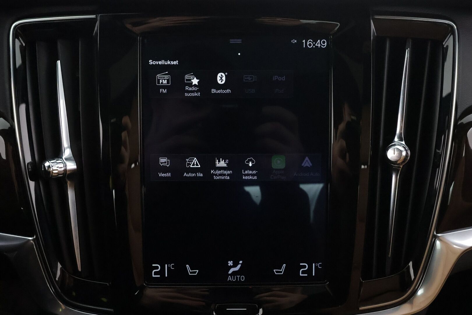 Volvo S90 2019 T8 AWD Inscription aut * Pilot assist / Pa-Lisälämmitin / Koukku / Muistipenkit / Lasikattoluukku / Apple&Android * - 2x Lataus / Kahdet renkaat