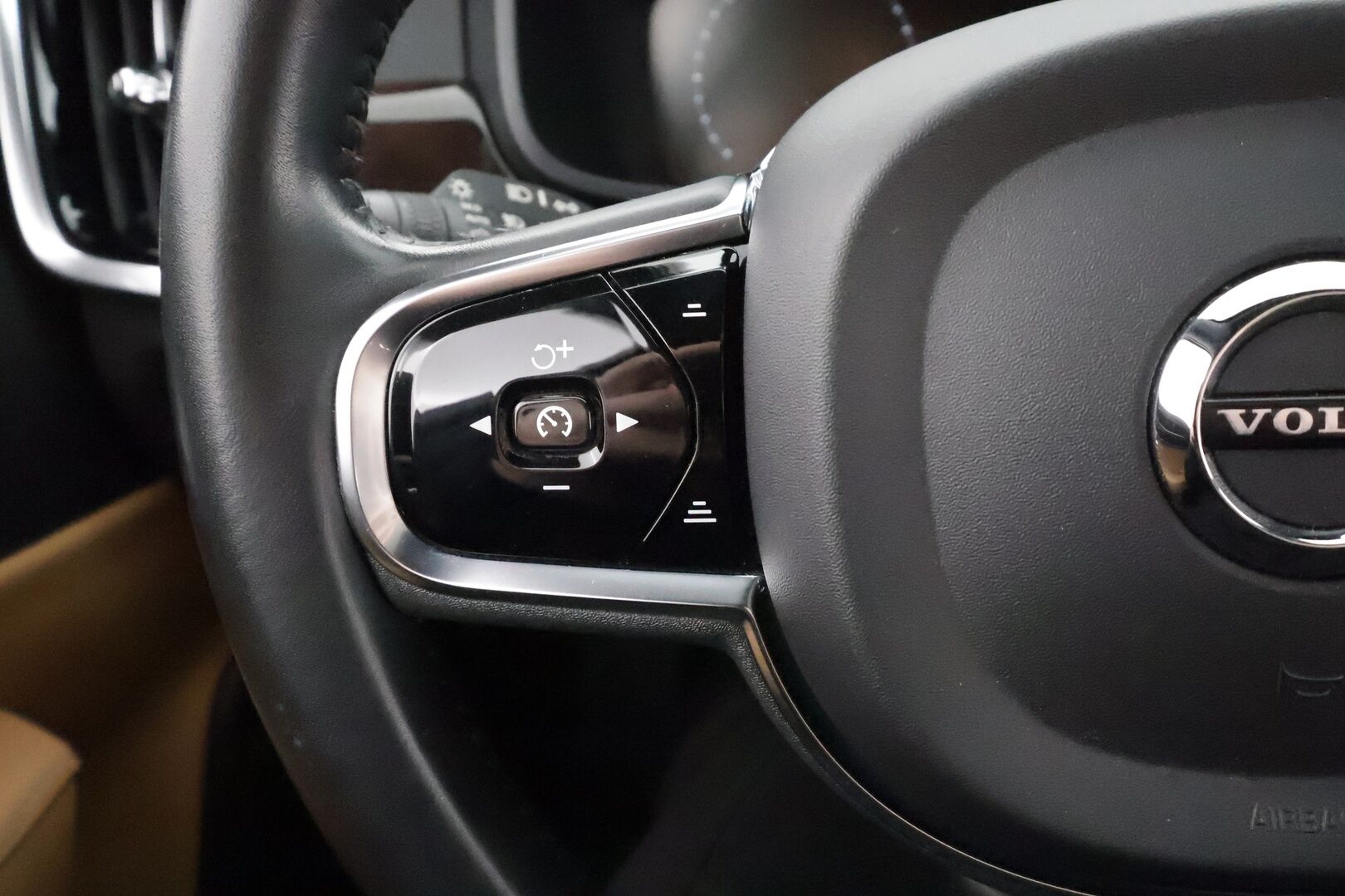 Volvo S90 2019 T8 AWD Inscription aut - | Lasikatto | ACC | Koukku | Lisälämm. | Konjakkimuistinahat | VOC | Pilot Assist | Juuri katsastettu! | 2x renkaat & vanteet