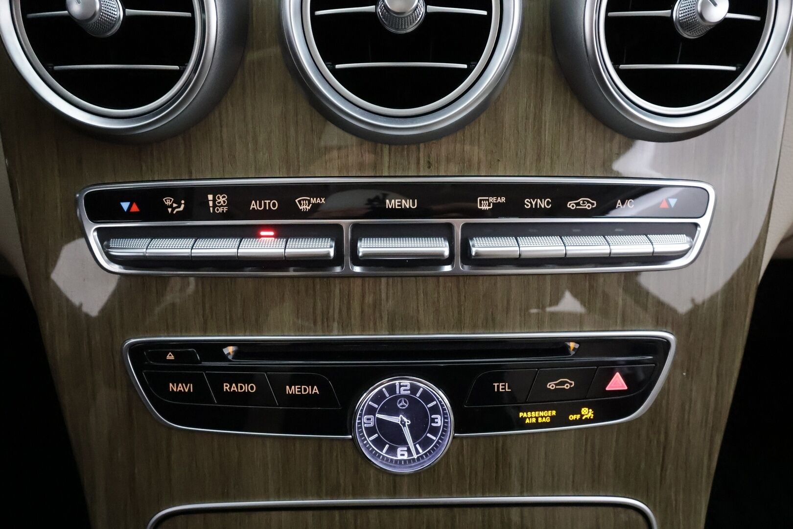 Mercedes-Benz C 2015 220 d T A Premium Business * Burmester / Distronic / ILS-LED / Sportnahat / P.Kamera / Kaistavahti / Bluetooth * - Kahdet renkaat aluvanteilla