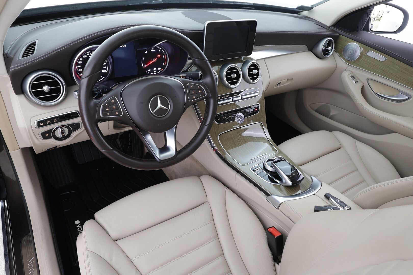 Mercedes-Benz C 2015 220 d T A Premium Business * Burmester / Distronic / ILS-LED / Sportnahat / P.Kamera / Kaistavahti / Bluetooth * - Kahdet renkaat aluvanteilla