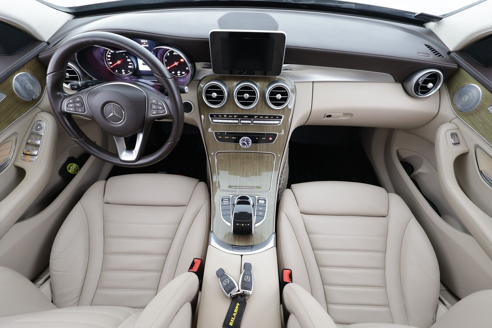 Mercedes-Benz C 2015 220 d T A Premium Business * Burmester / Distronic / ILS-LED / Sportnahat / P.Kamera / Kaistavahti / Bluetooth * - Kahdet renkaat aluvanteilla