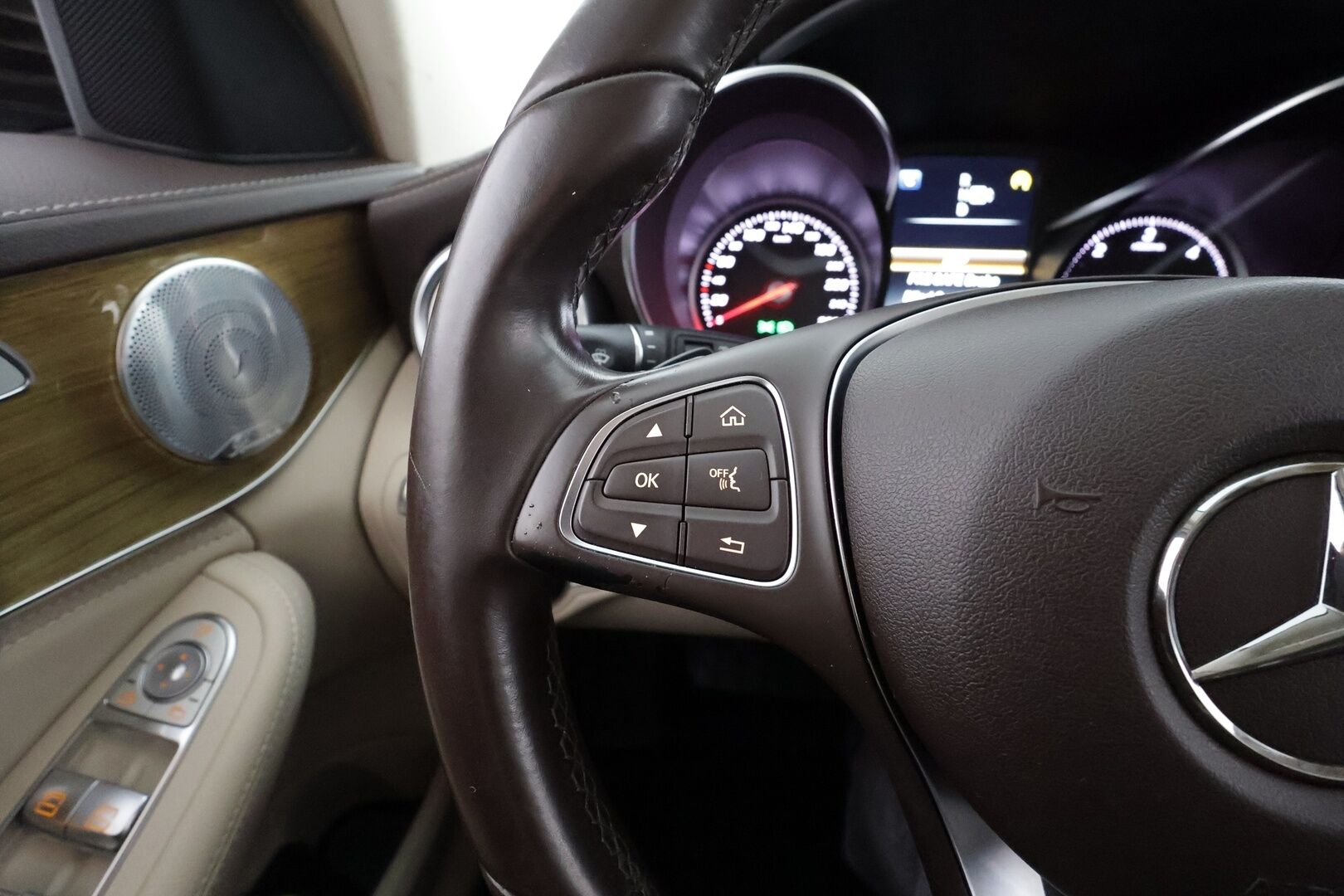 Mercedes-Benz C 2015 220 d T A Premium Business * Burmester / Distronic / ILS-LED / Sportnahat / P.Kamera / Kaistavahti / Bluetooth * - Kahdet renkaat aluvanteilla