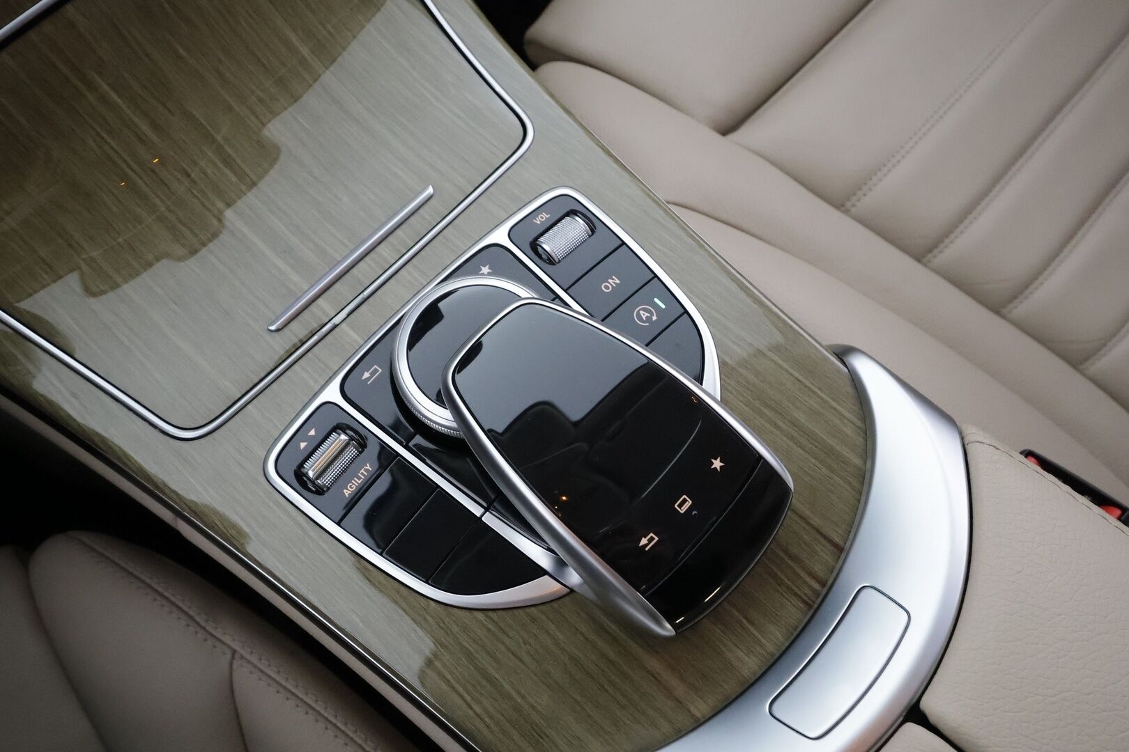 Mercedes-Benz C 2015 220 d T A Premium Business * Burmester / Distronic / ILS-LED / Sportnahat / P.Kamera / Kaistavahti / Bluetooth * - Kahdet renkaat aluvanteilla