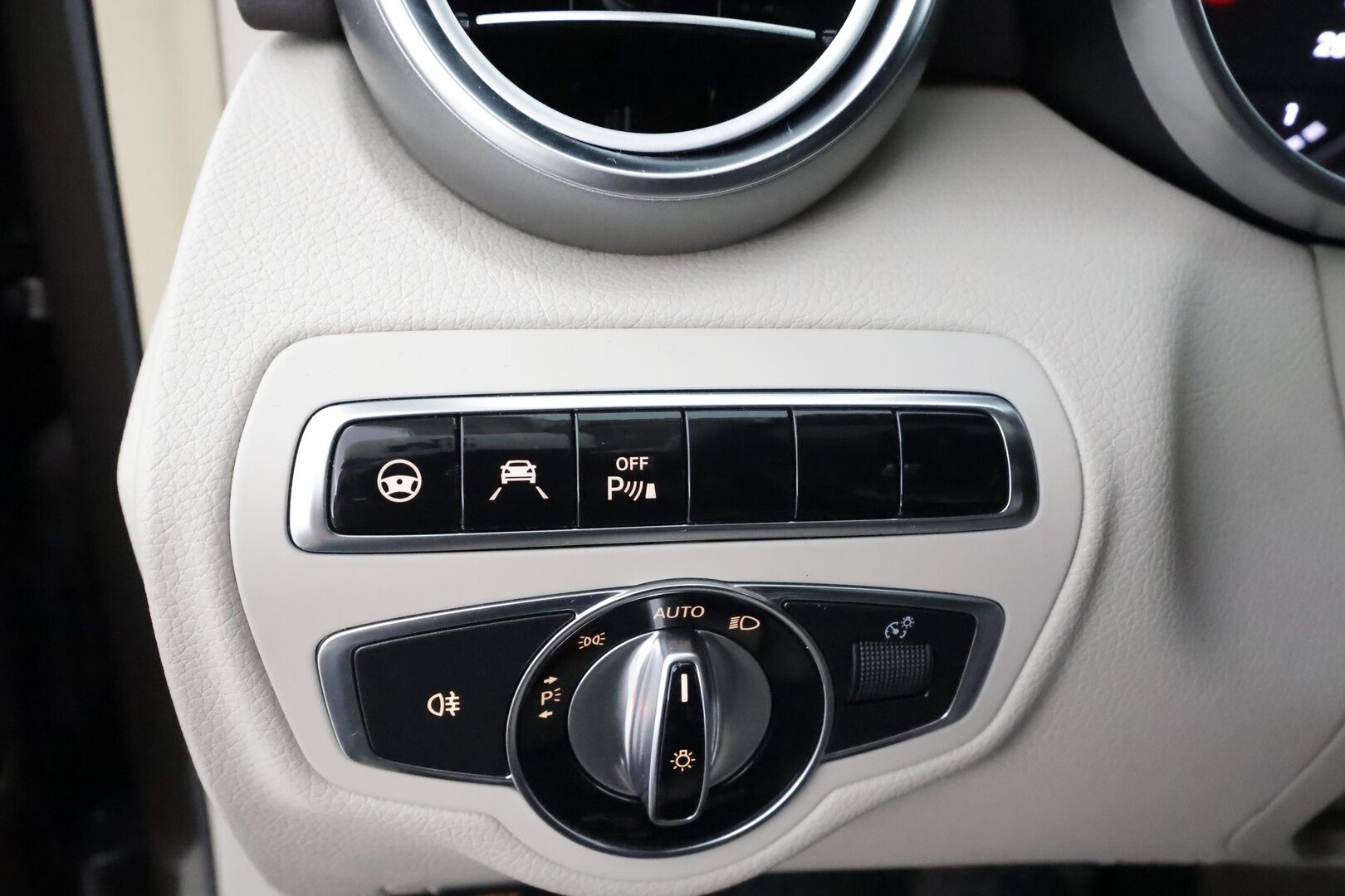 Mercedes-Benz C 2015 220 d T A Premium Business * Burmester / Distronic / ILS-LED / Sportnahat / P.Kamera / Kaistavahti / Bluetooth * - Kahdet renkaat aluvanteilla