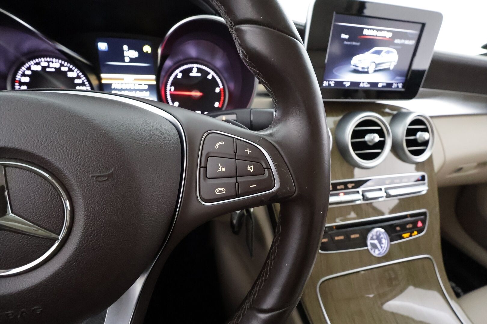Mercedes-Benz C 2015 220 d T A Premium Business * Burmester / Distronic / ILS-LED / Sportnahat / P.Kamera / Kaistavahti / Bluetooth * - Kahdet renkaat aluvanteilla
