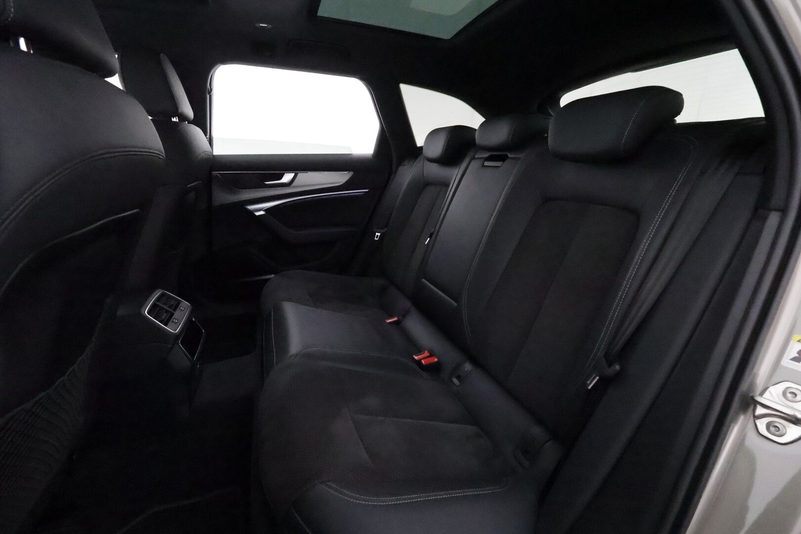 Audi A6 2021 Avant Business Sport S-Line 50TFSI e quattro S-tronic Electrified **Panorama / B&O / Koukku / ACC / Matrix-LED** - 3,99 % KORKOTARJOUS TÄHÄN AUTOON - 1-om Suomi-auto / Kamera / 2x Latauskaapelit / Kahdet Renkaat / Merkkihuollettu! / **SUPER KAMOILLA**