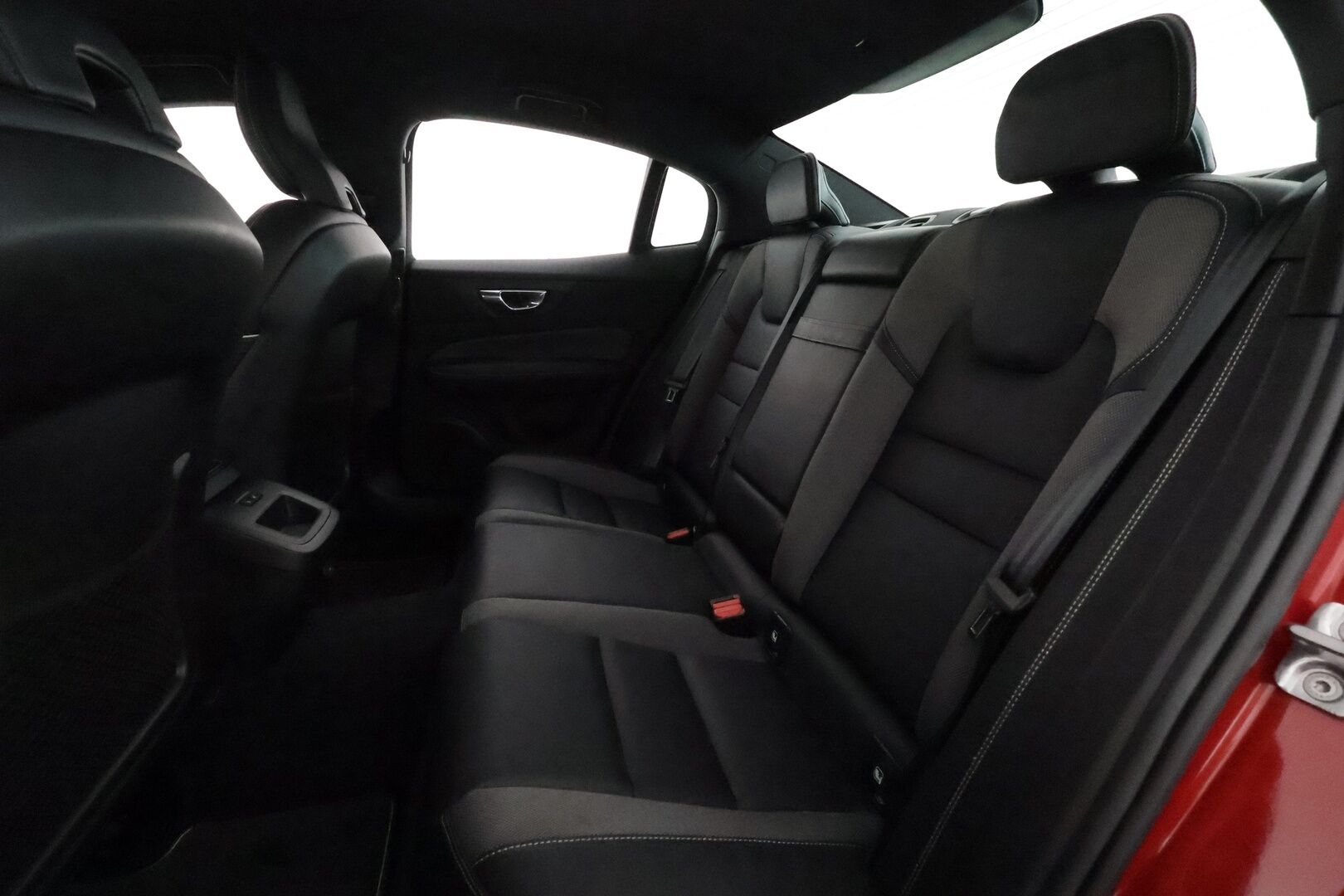 Volvo S60 2021 B5 MHEV Business R-Design aut **Webasto / Koukku / Adapt.Vakkari / Full-LED / 360° / Sporttipenkki Muistilla / Navi** - 3,99 % KORKOTARJOUS TÄHÄN AUTOON - 1-om Suomi-auto / Kahdet Renkaat