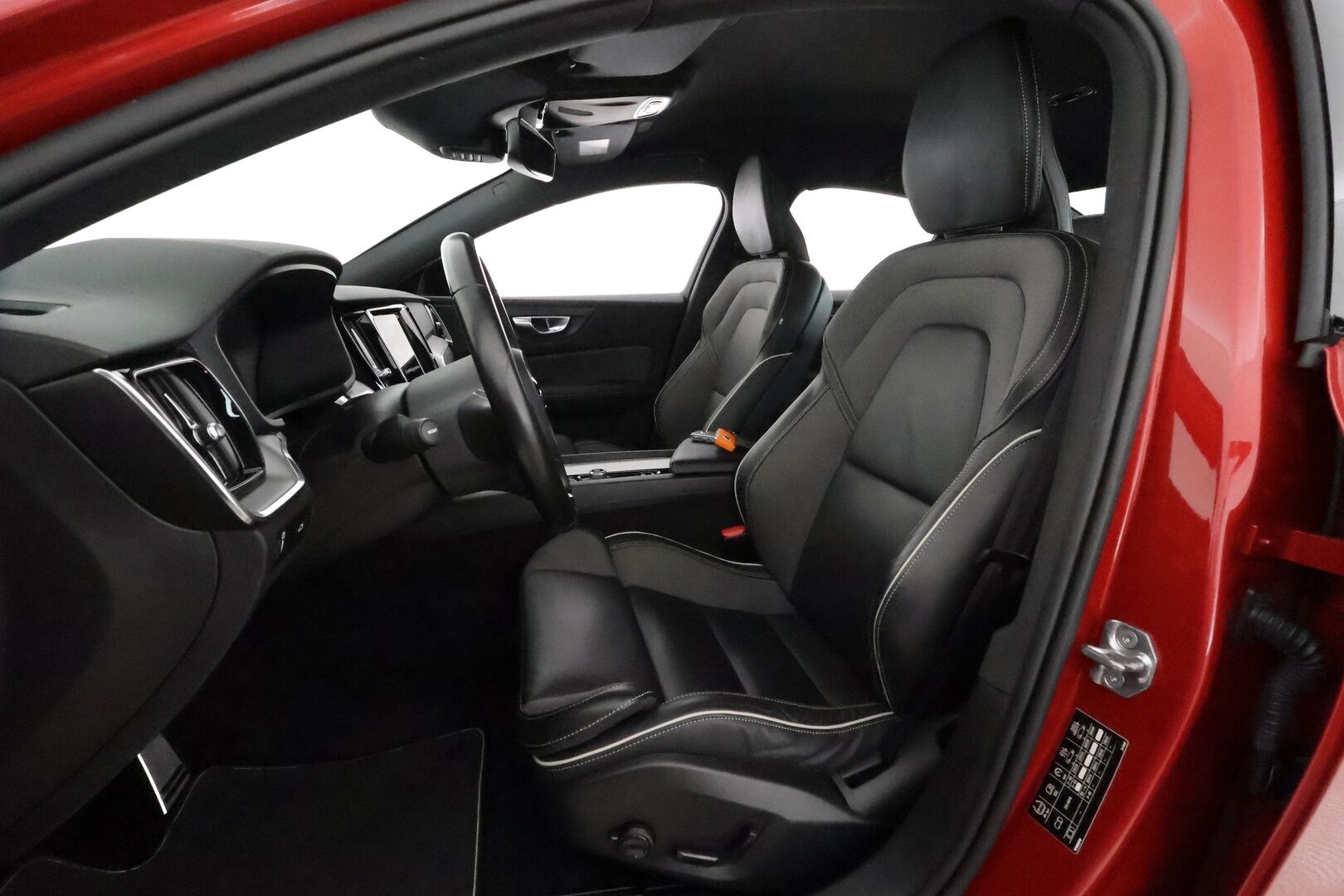 Volvo S60 2021 B5 MHEV Business R-Design aut **Webasto / Koukku / Adapt.Vakkari / Full-LED / 360° / Sporttipenkki Muistilla / Navi** - 3,99 % KORKOTARJOUS TÄHÄN AUTOON - 1-om Suomi-auto / Kahdet Renkaat