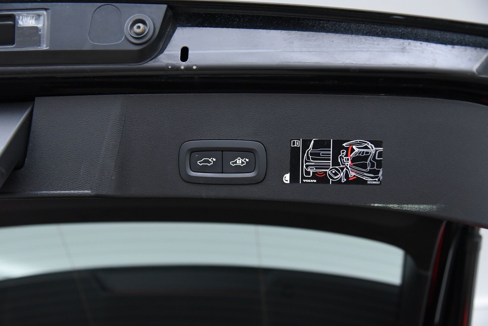 Volvo XC40 2021 T4 TwE Business Inscription * ACC / H&K / Webasto / BLIS / Pilot Assist / SoH 88.9%! / Sähkökontti / Urheiluistuimet * - Kattavasti varusteltu & hyvin huollettu! 2x Renkaat! - HULLUT AVAJAISHULINAT KORKOTARJOUS 3,29 %